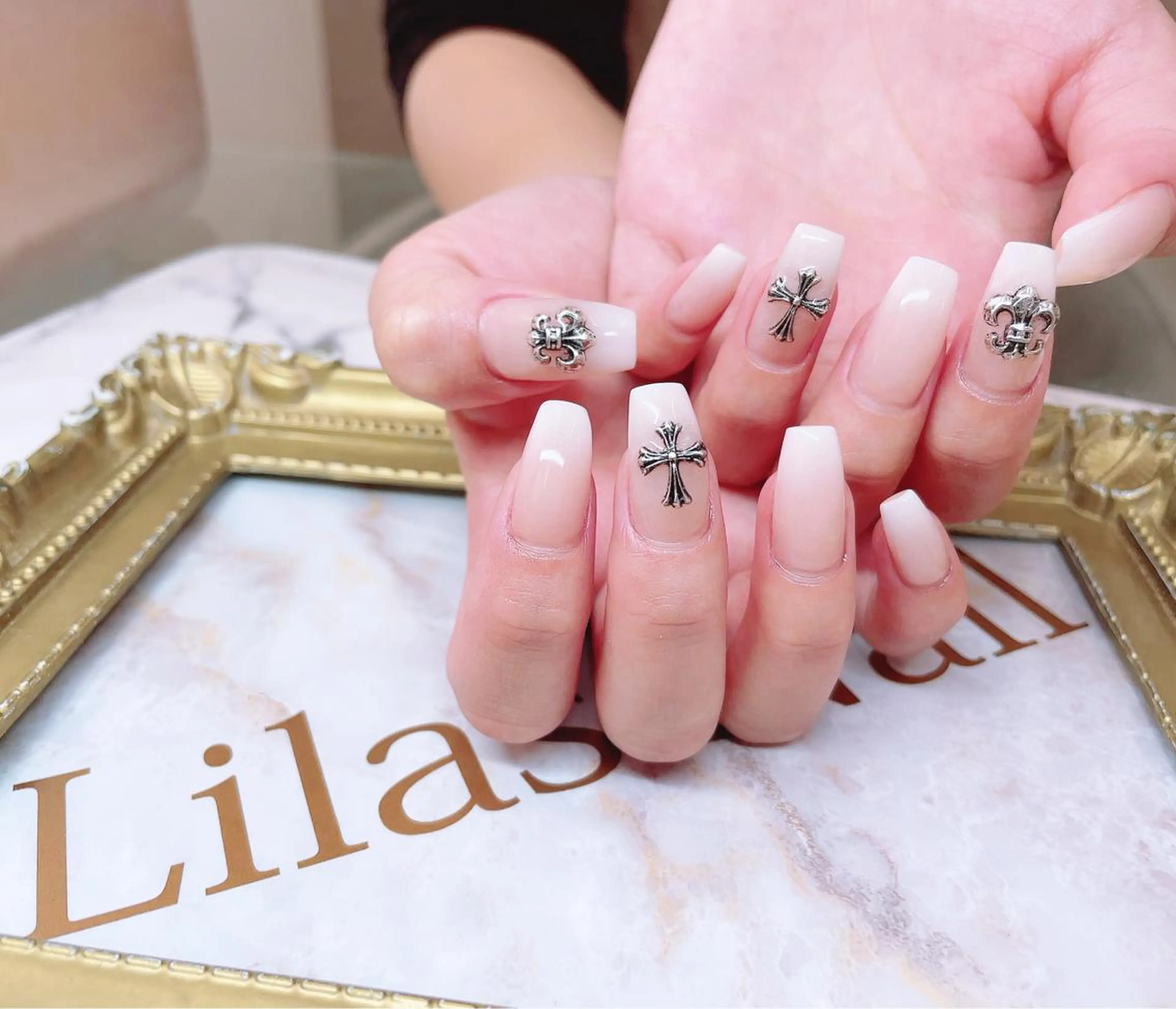 ネイル ジェルネイル グラデーション ハードジェル ロングネイル スクエアネイル Lilas Nailのネイルデザイン