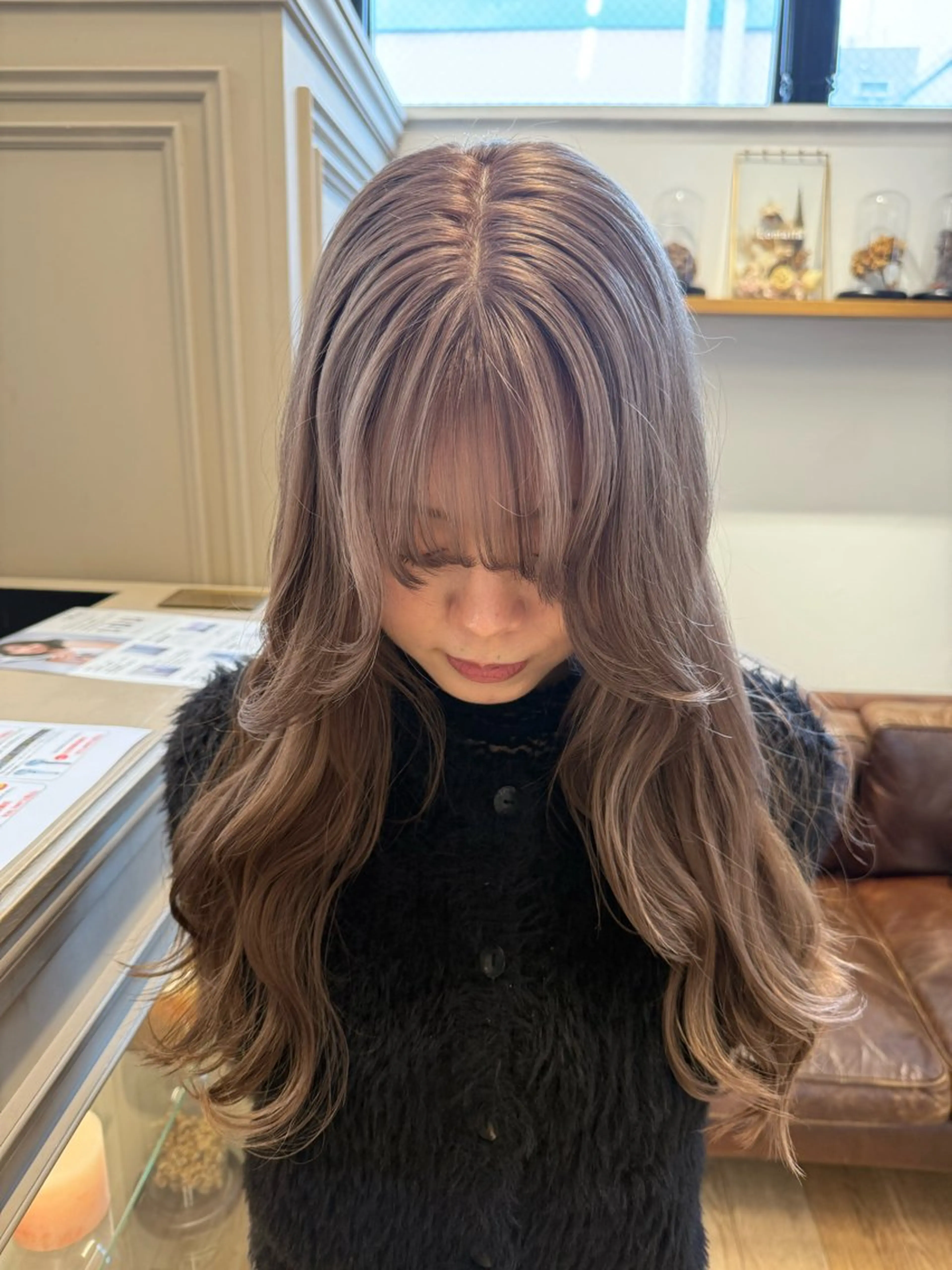 ロング カラー ミルクティー× グレージュMOMOのヘアスタイル