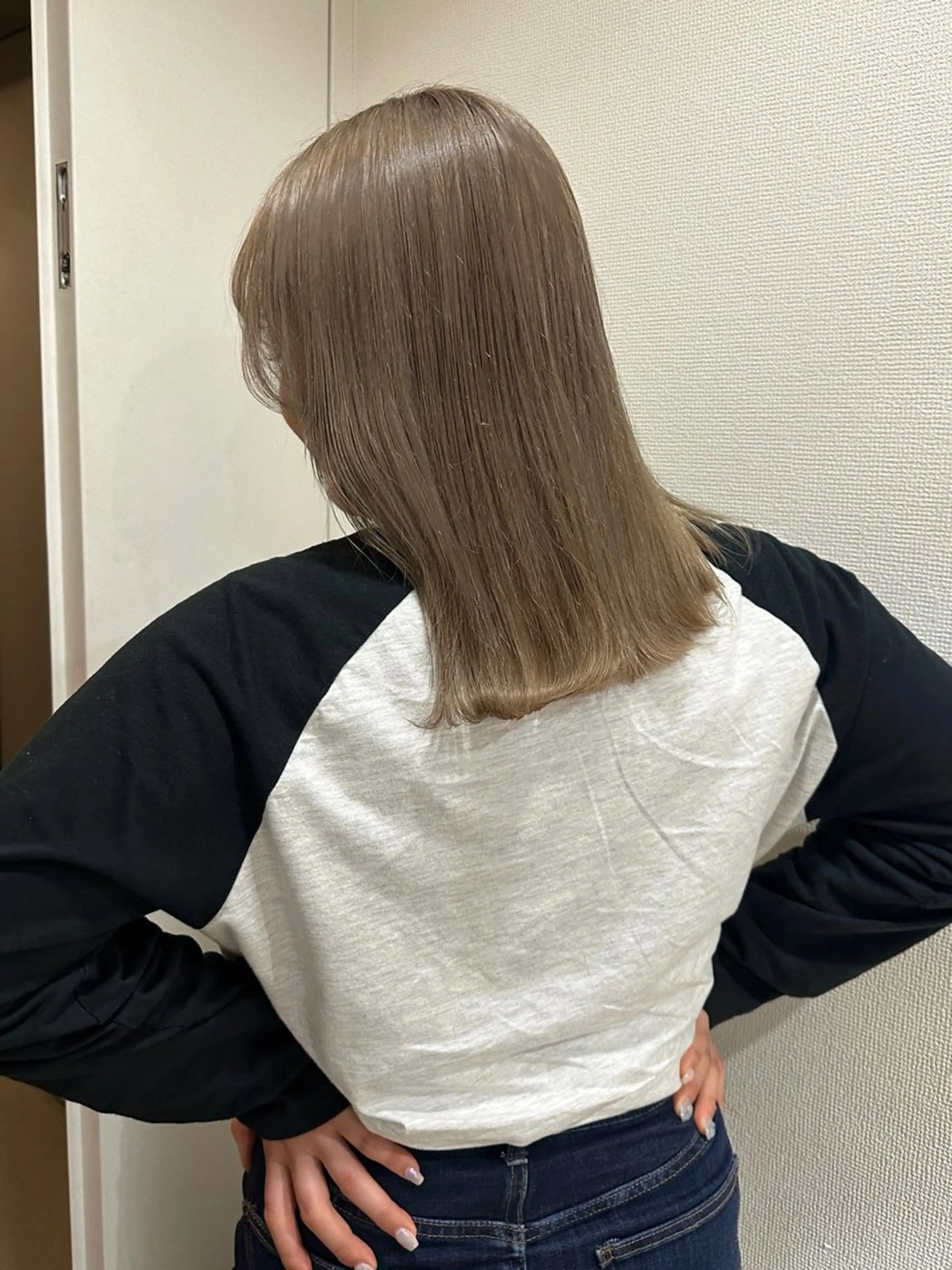 セミロング カラー ハシヅメ キョウカのヘアスタイル