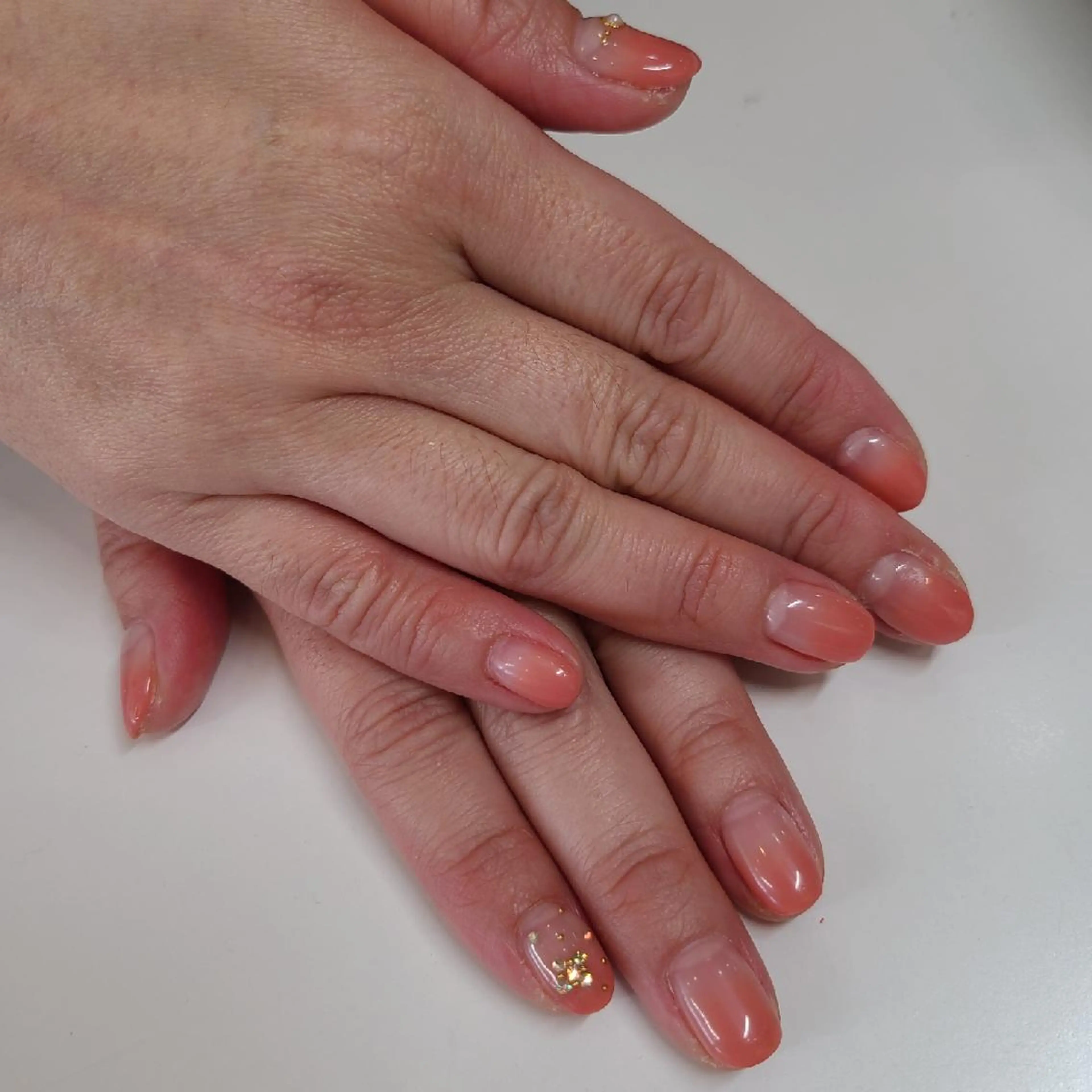 ネイル グラデーション ピンク ストーンネイル セプトアカデミー まいのネイルデザイン