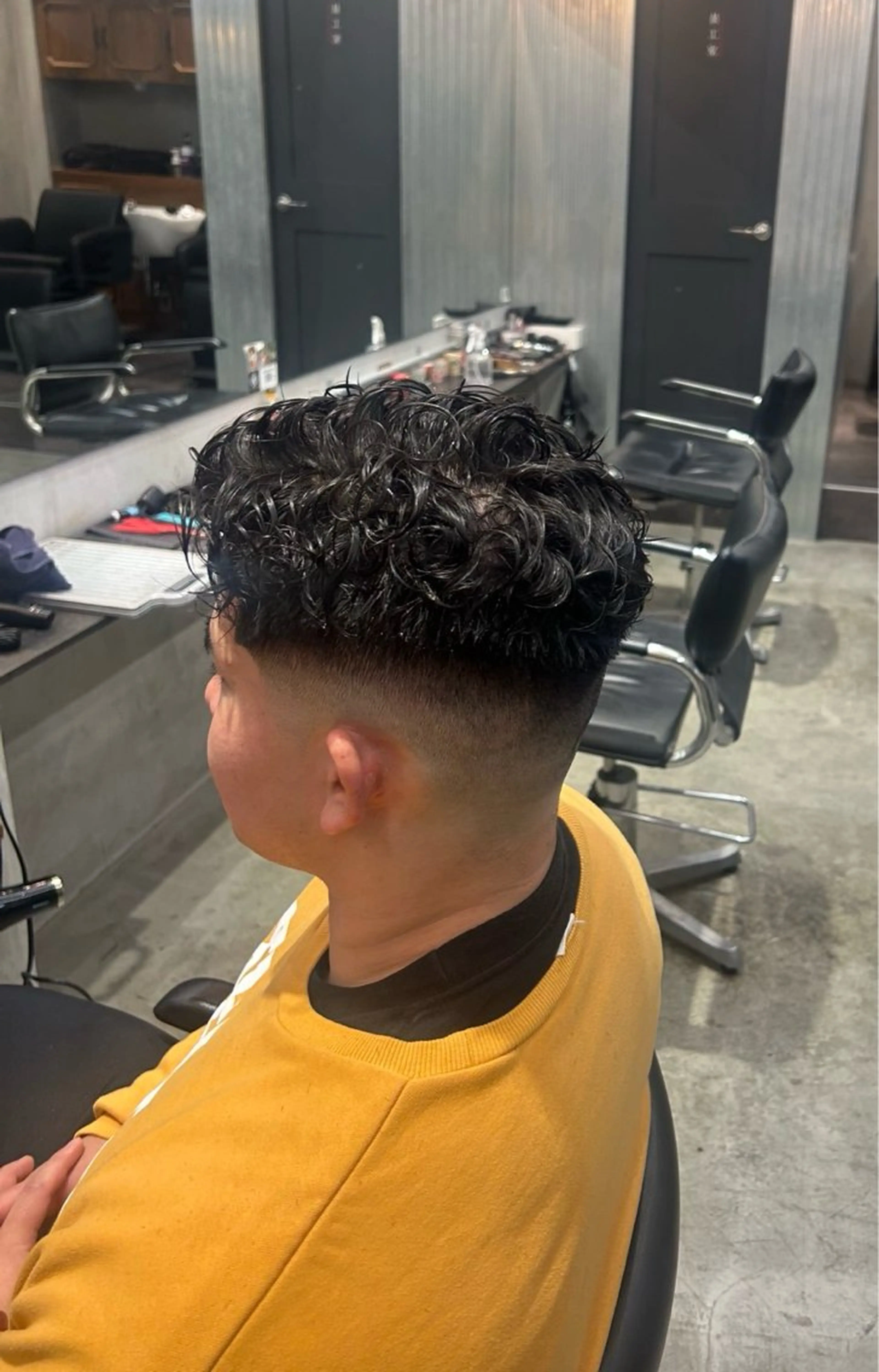 ショート メンズ フェードカット メンズパーマ カット パーマ 【明大前フェード/ メンズパーマ/岳】のヘアスタイル