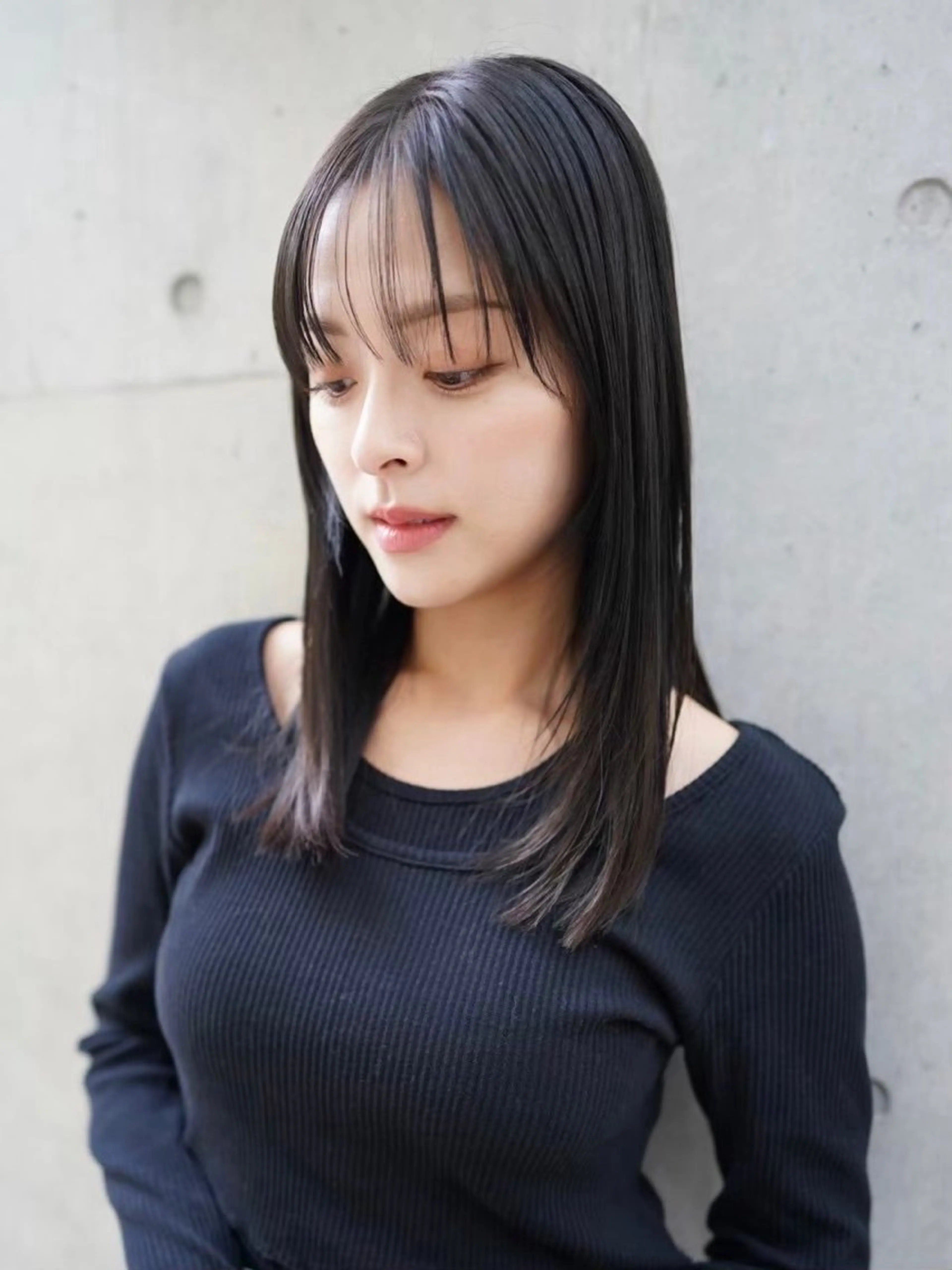 ミディアム カット 縮毛矯正 トリートメント 切りっぱなしボブ/ 艶カラー/綾莉のヘアスタイル