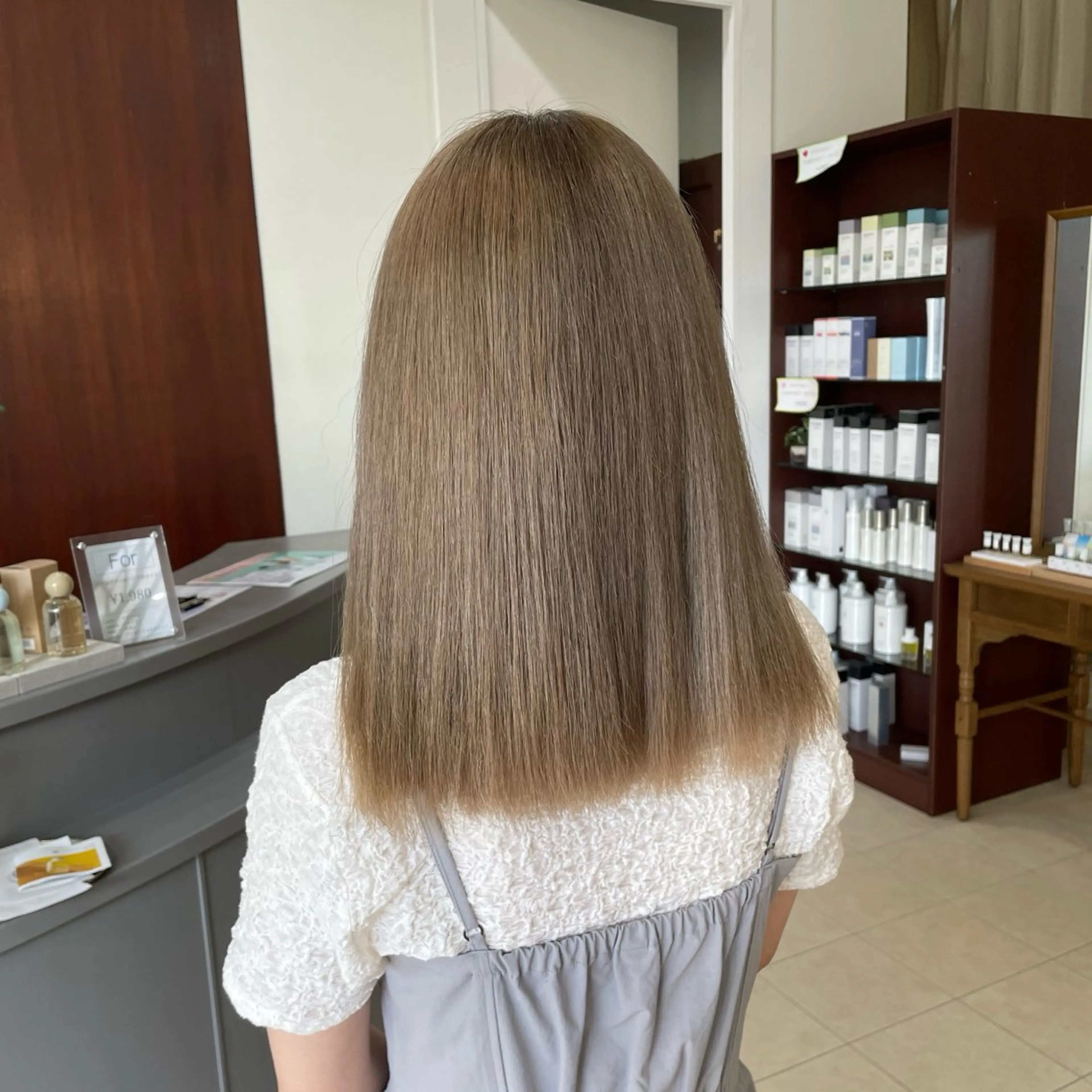 カラー ブリーチ グレージュ ヘアカラー arika【アリカ】 Ayuiのヘアスタイル