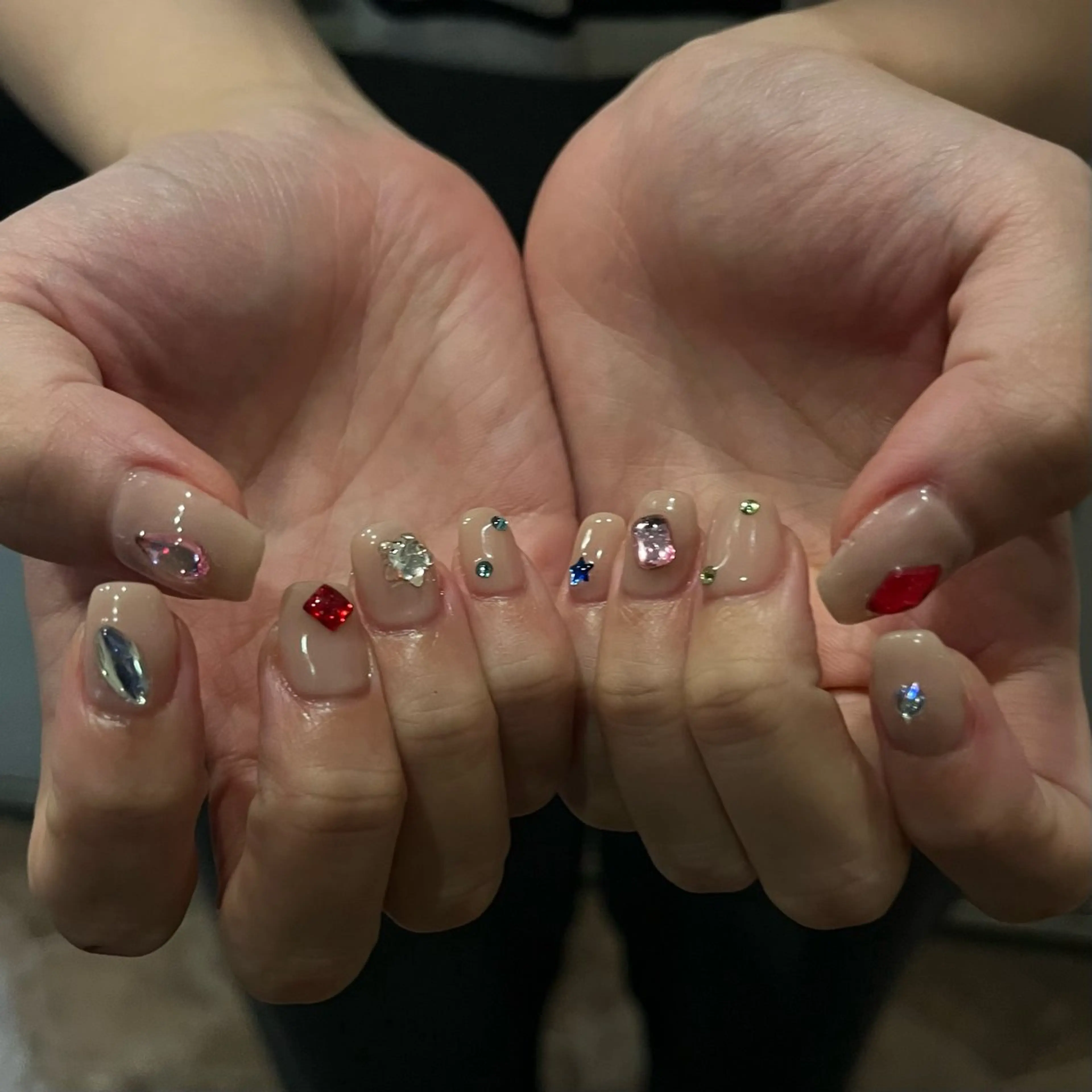 ネイル キラキラネイル ストーンネイル WOLTOKYO渋谷 /kahoのネイルデザイン