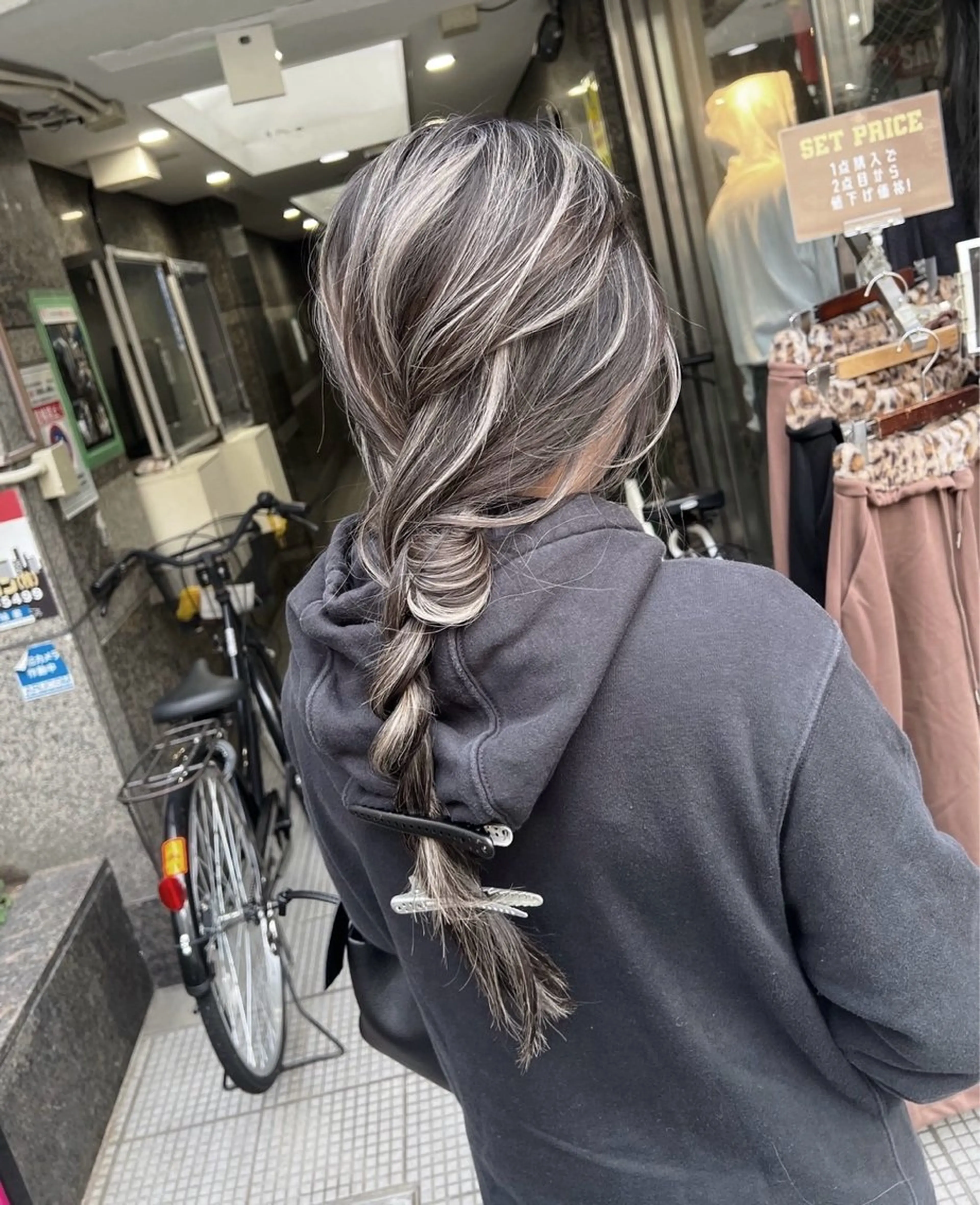 ロング カラー ヘアアレンジ ダークグレー ダークグレージュ グレージュ ハイライトカラー ハイライト ヘアカラー トリートメント ROBIN所属・指名数No.1 /NAOYAのヘアスタイル