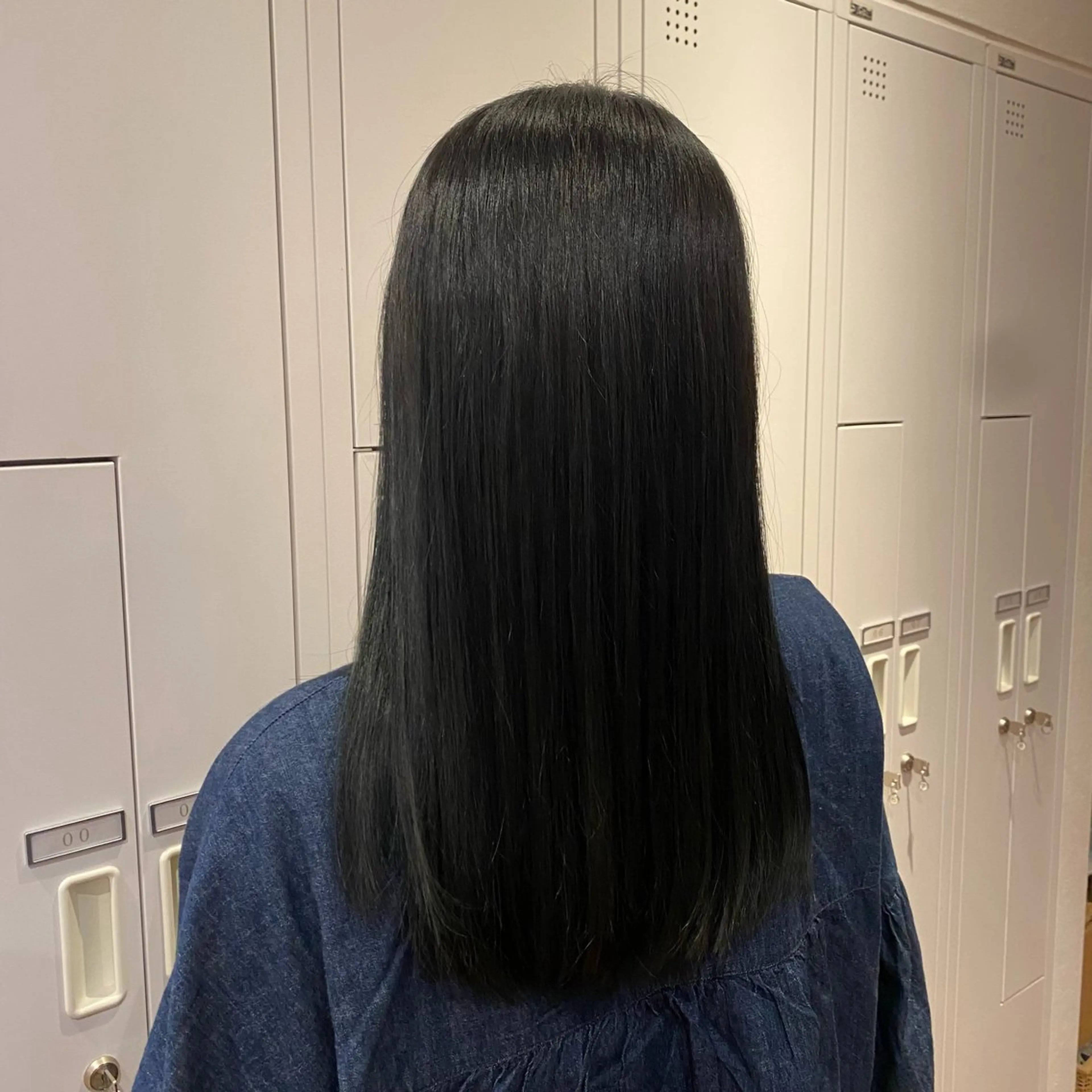 カラー 祝 莉子のヘアスタイル