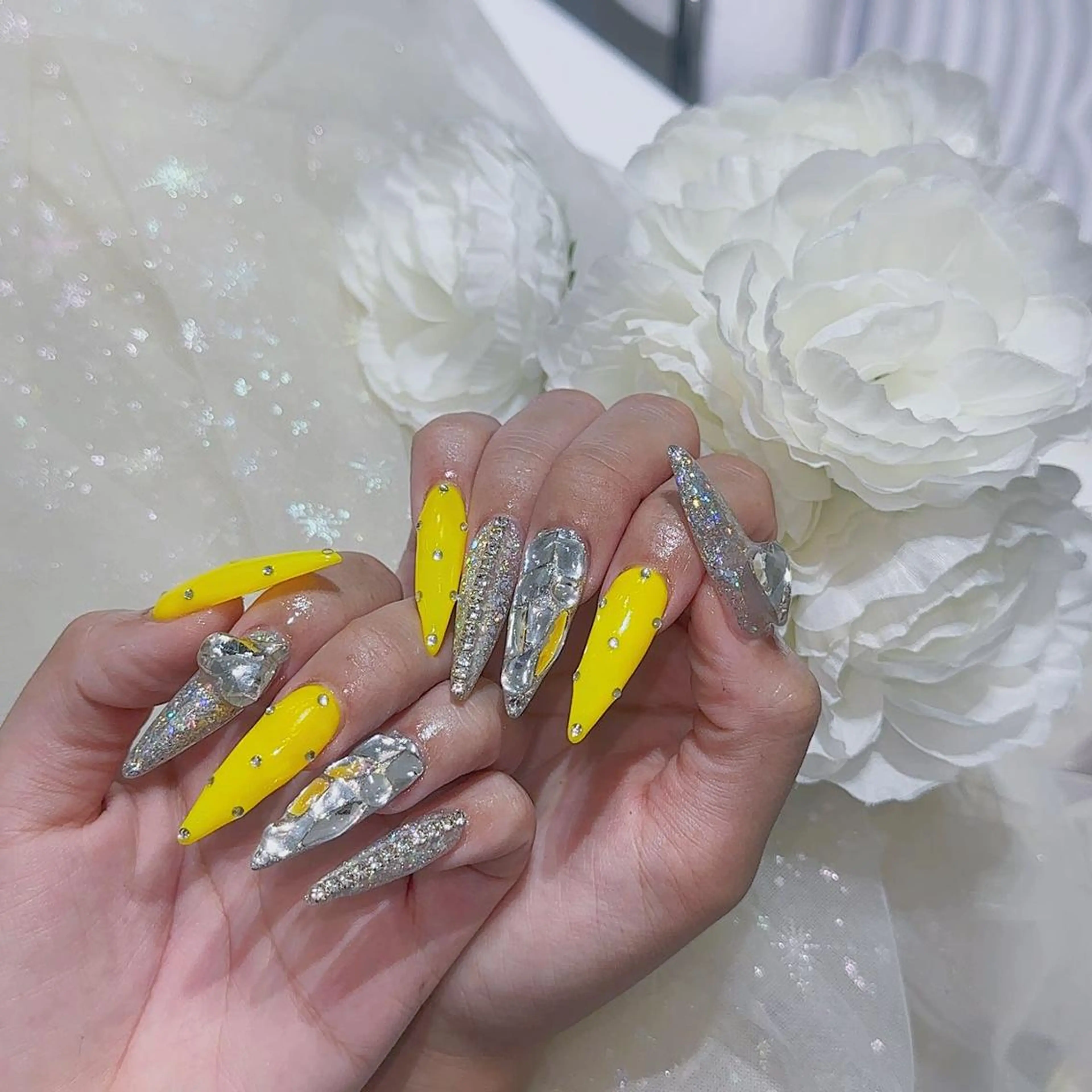 ネイル アートネイル 長さ出し ネイルチップ Queens momoのネイルデザイン