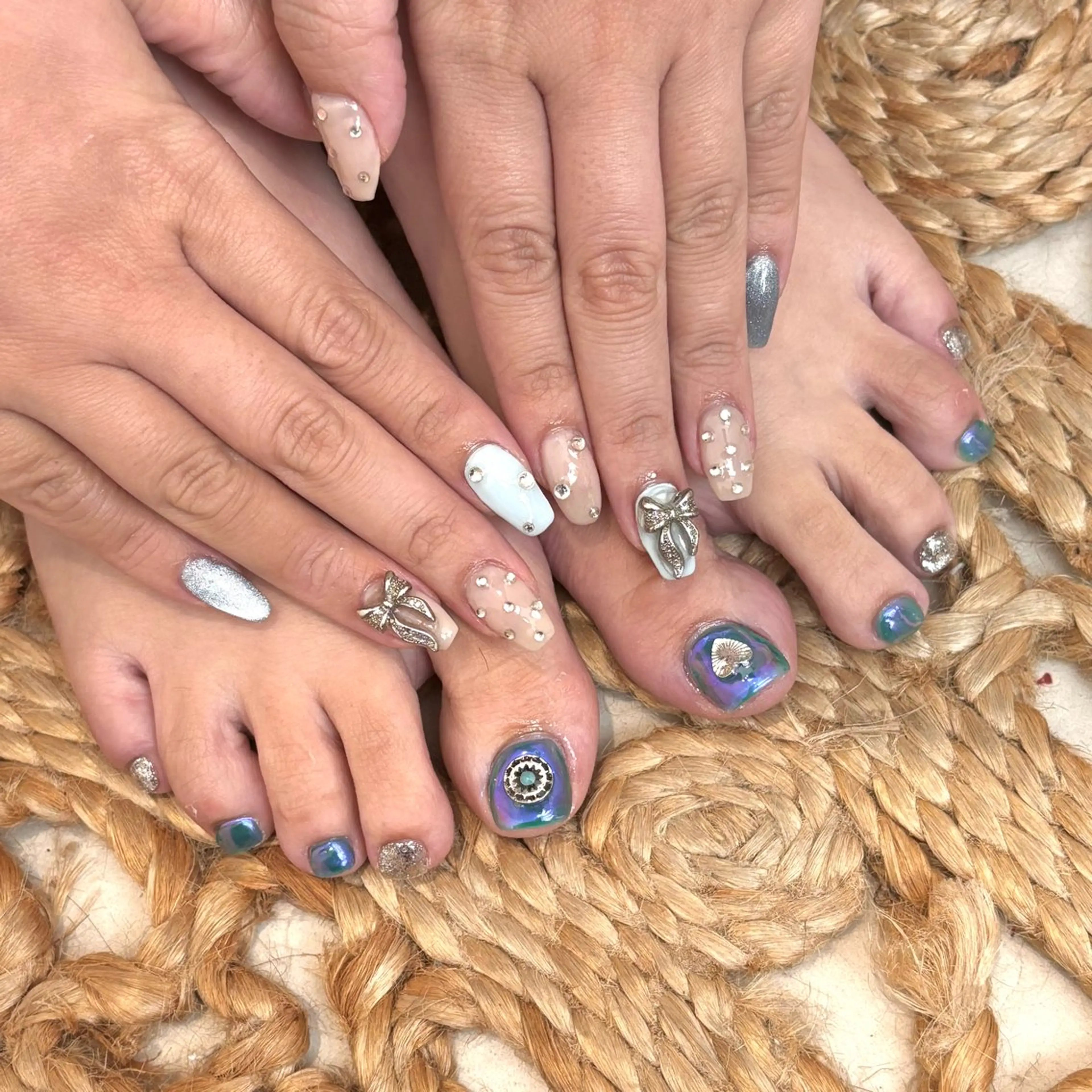 ネイル オーロラネイル フットネイル ミラーネイル ハンドネイル Chipie_ ayanoのネイルデザイン