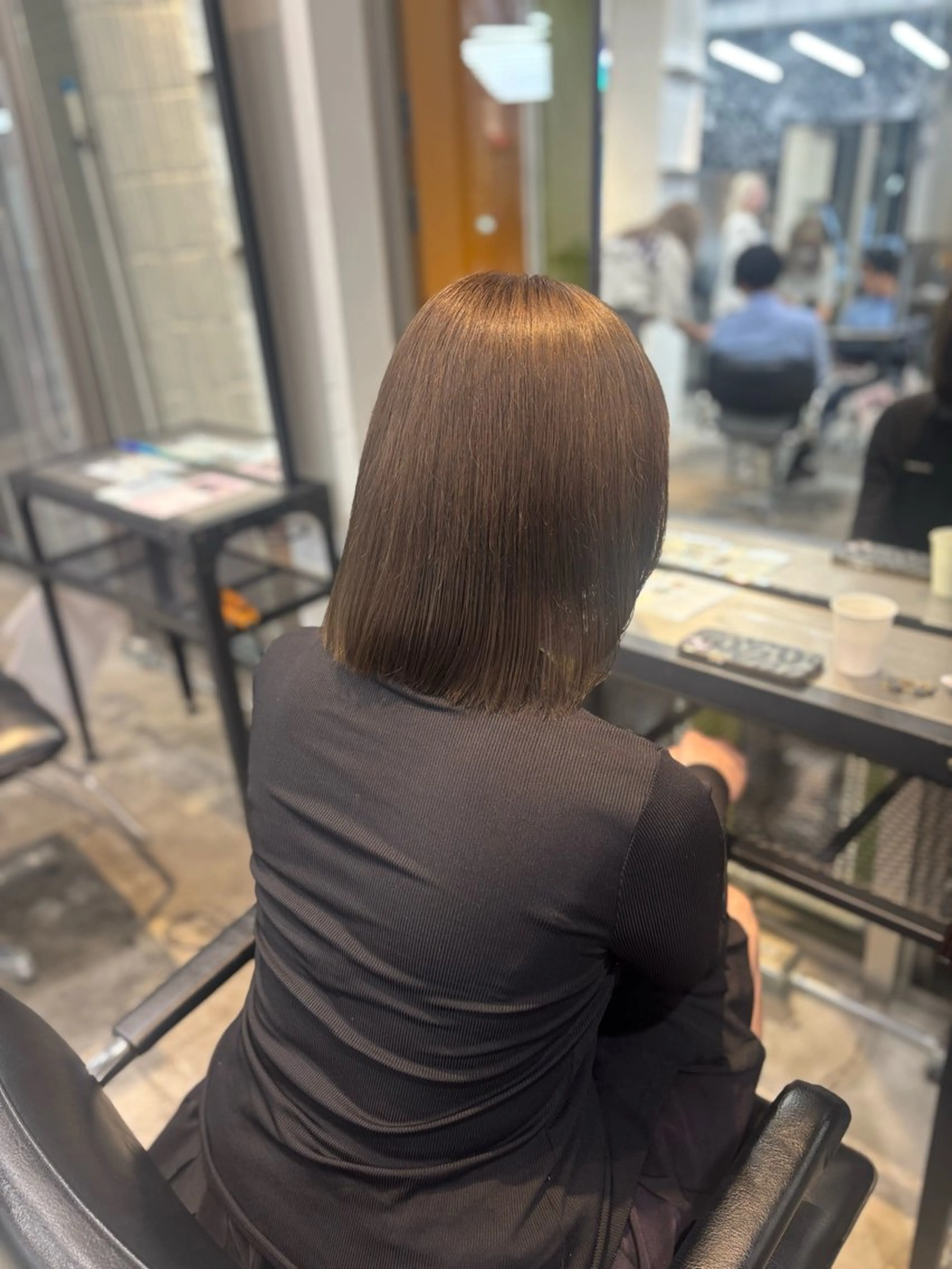 ショート カラー ブリーチ グレージュ レイヤー sala 推しカラー職人🎀のヘアスタイル