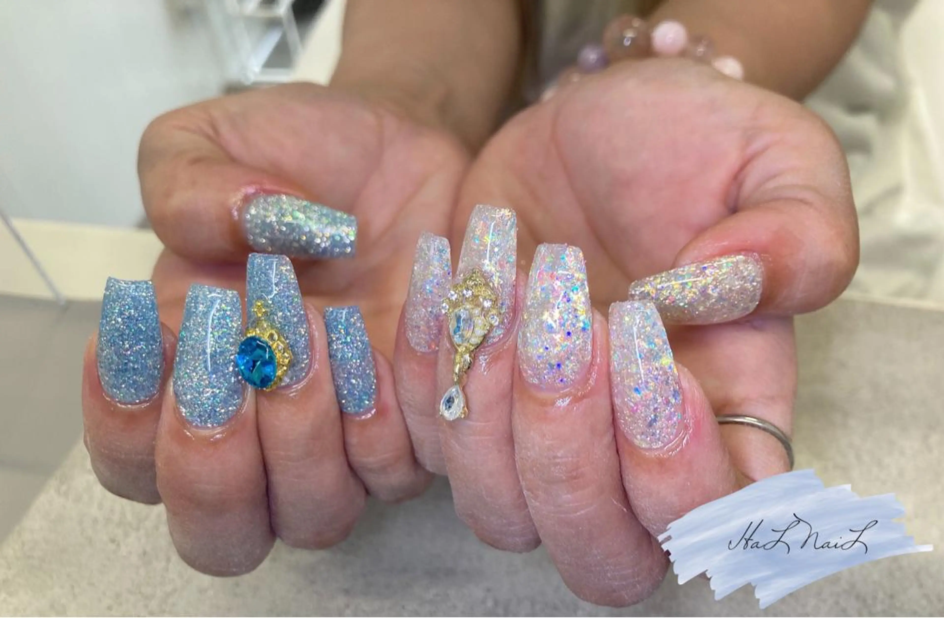 スカルプワンカラー2色まで可　2本パーツサービスの写真