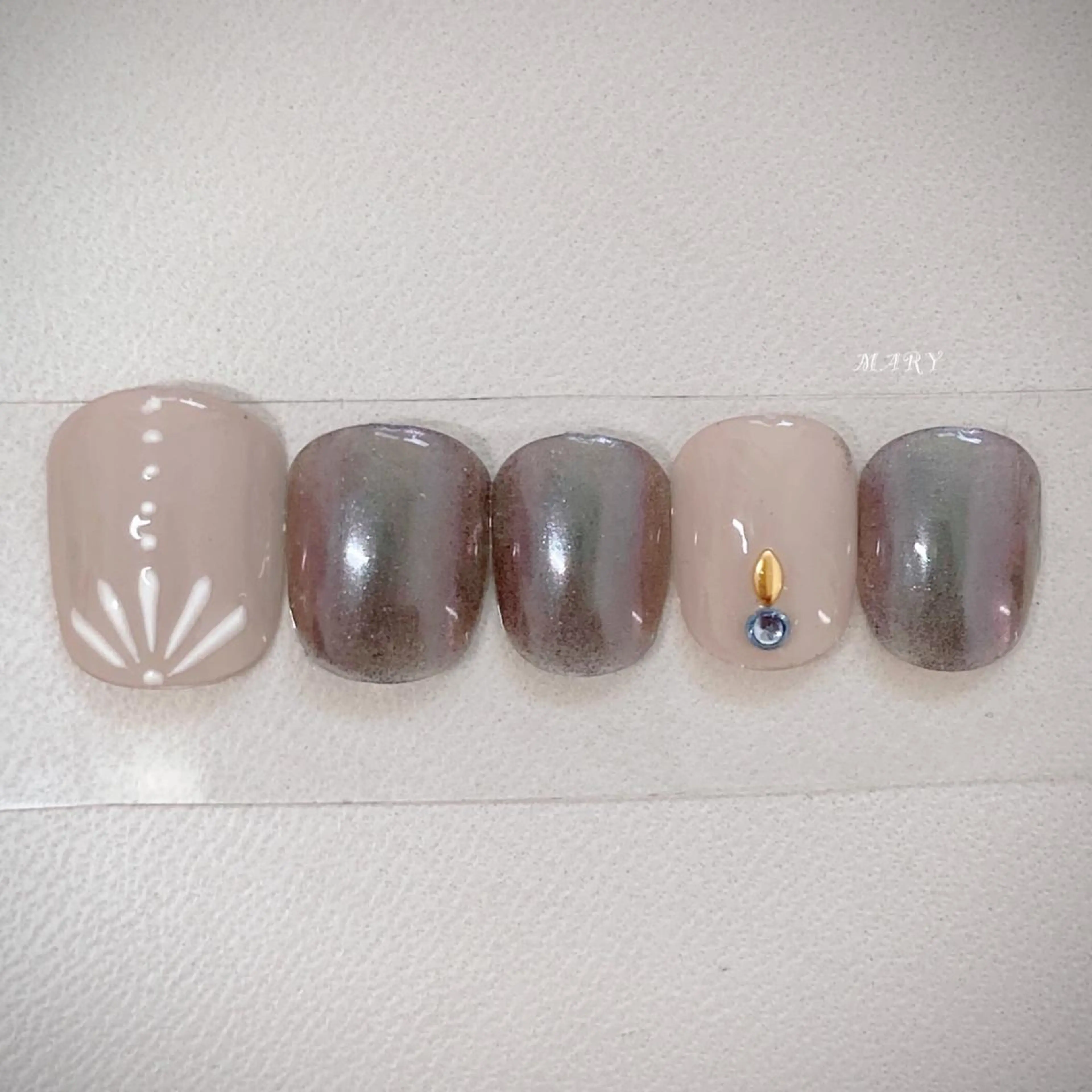 ネイル フットネイル ミラーネイル ニュアンスネイル ワンカラーネイル フットネイル Mary nail .narumiのネイルデザイン