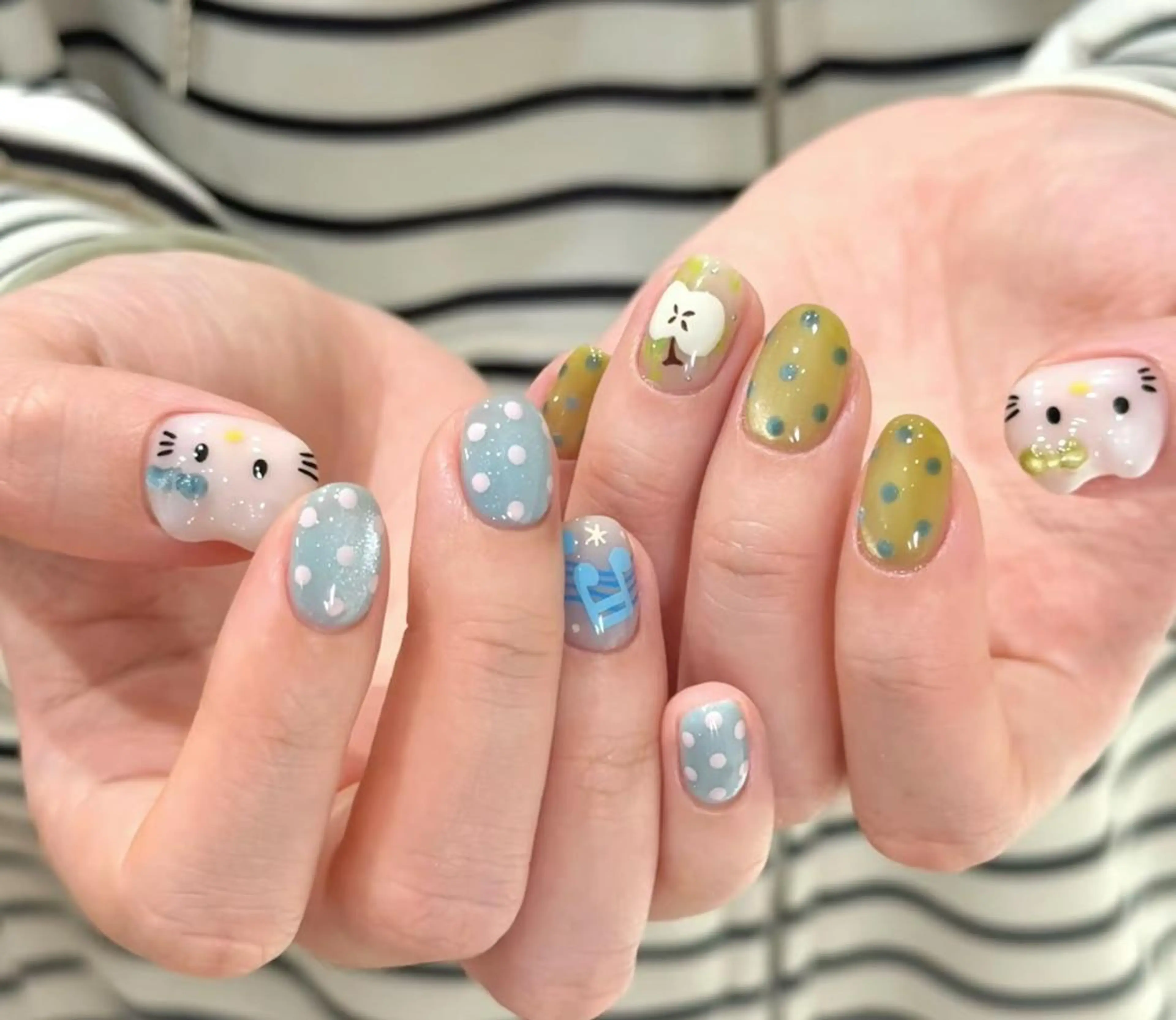 ネイル ハンドネイル 🎀 Ayaka_nailのネイルデザイン