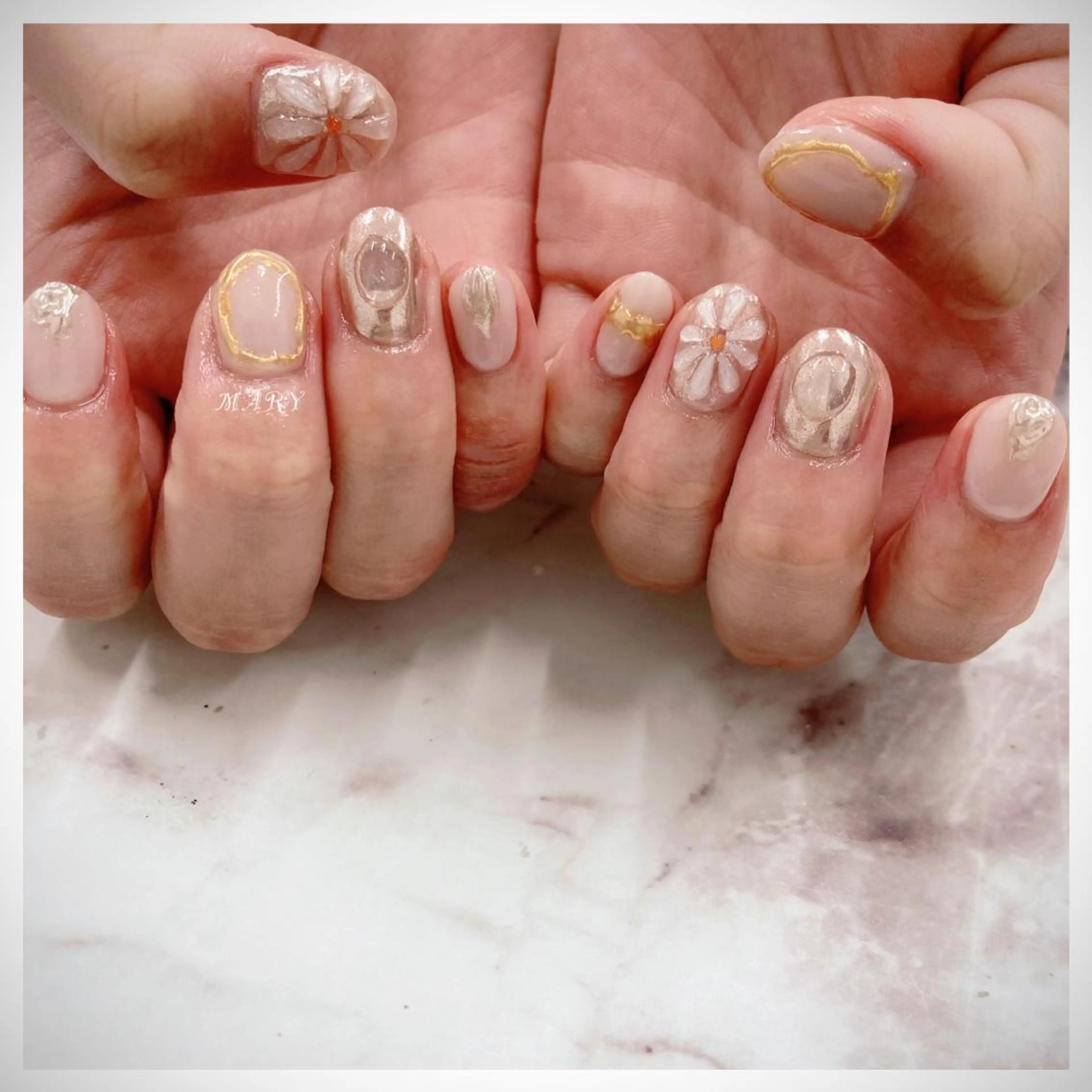 ネイル アートネイル フラワーネイル ミラーネイル 持ち込み ニュアンスネイル ハンドネイル Mary nail .narumiのネイルデザイン