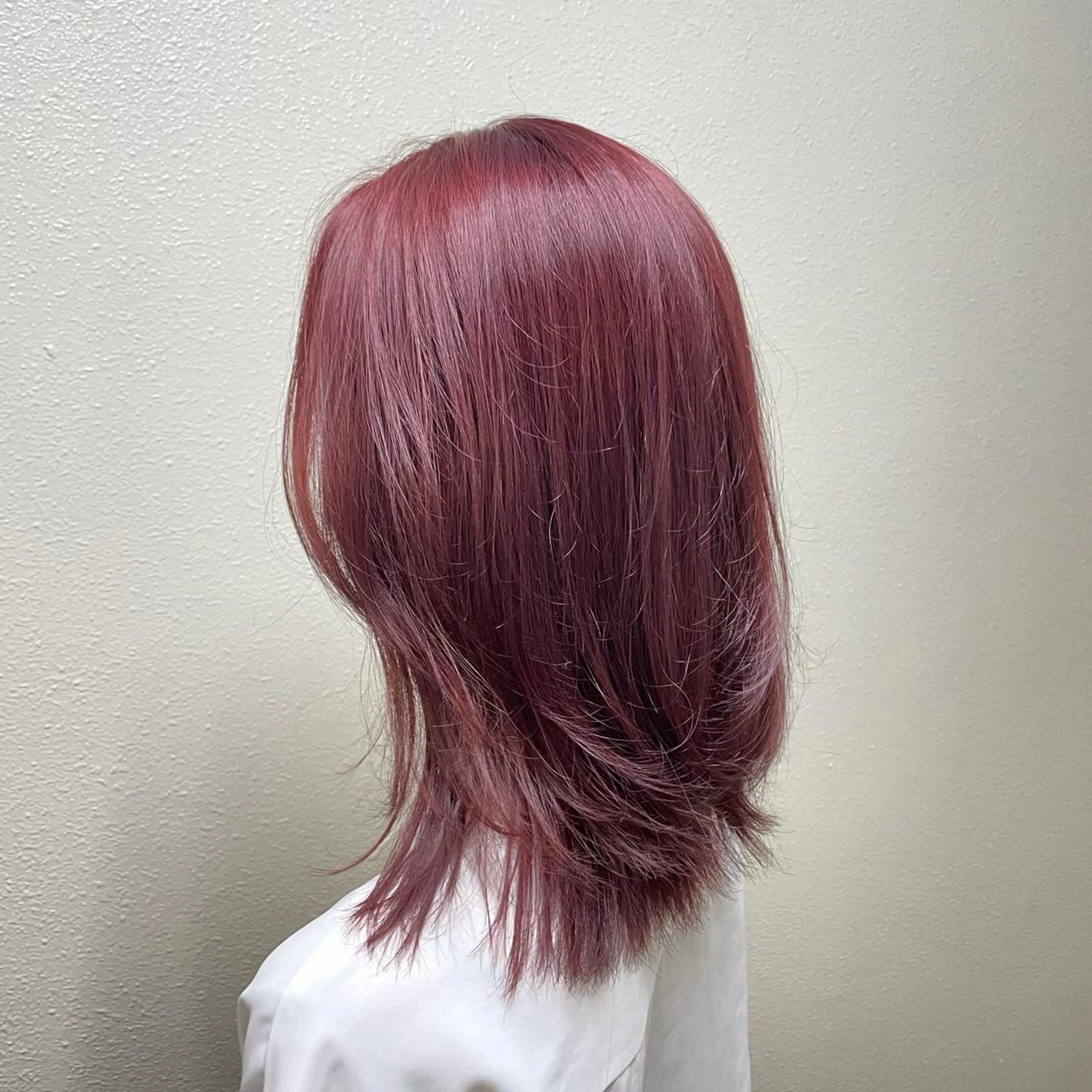 ミディアム カラー パーマ ヘアアレンジ メンズ キッズ ネイル マツエク・マツパ メンズバレイヤージュ メンズブリーチ メンズハイライト メンズインナーカラー メンズ韓国風 ヘアカラー トリートメント ヘアセット 切りっぱなしヘアボブ ミディアムヘアRYOのヘアスタイル