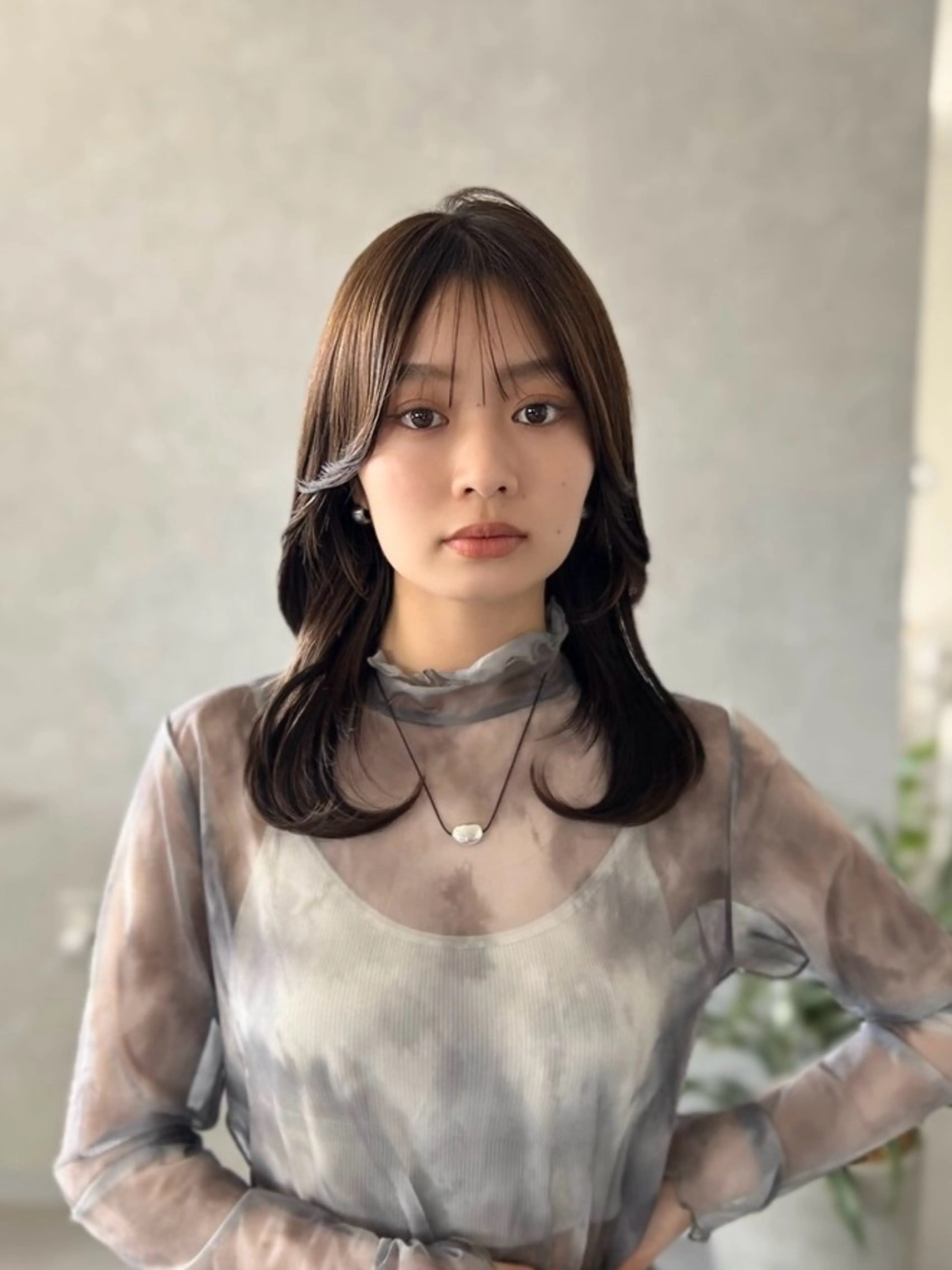 ミディアム カラー グレージュ くびれヘア レイヤーカット ❤️ショートカット ・顔周りカット❤️のヘアスタイル
