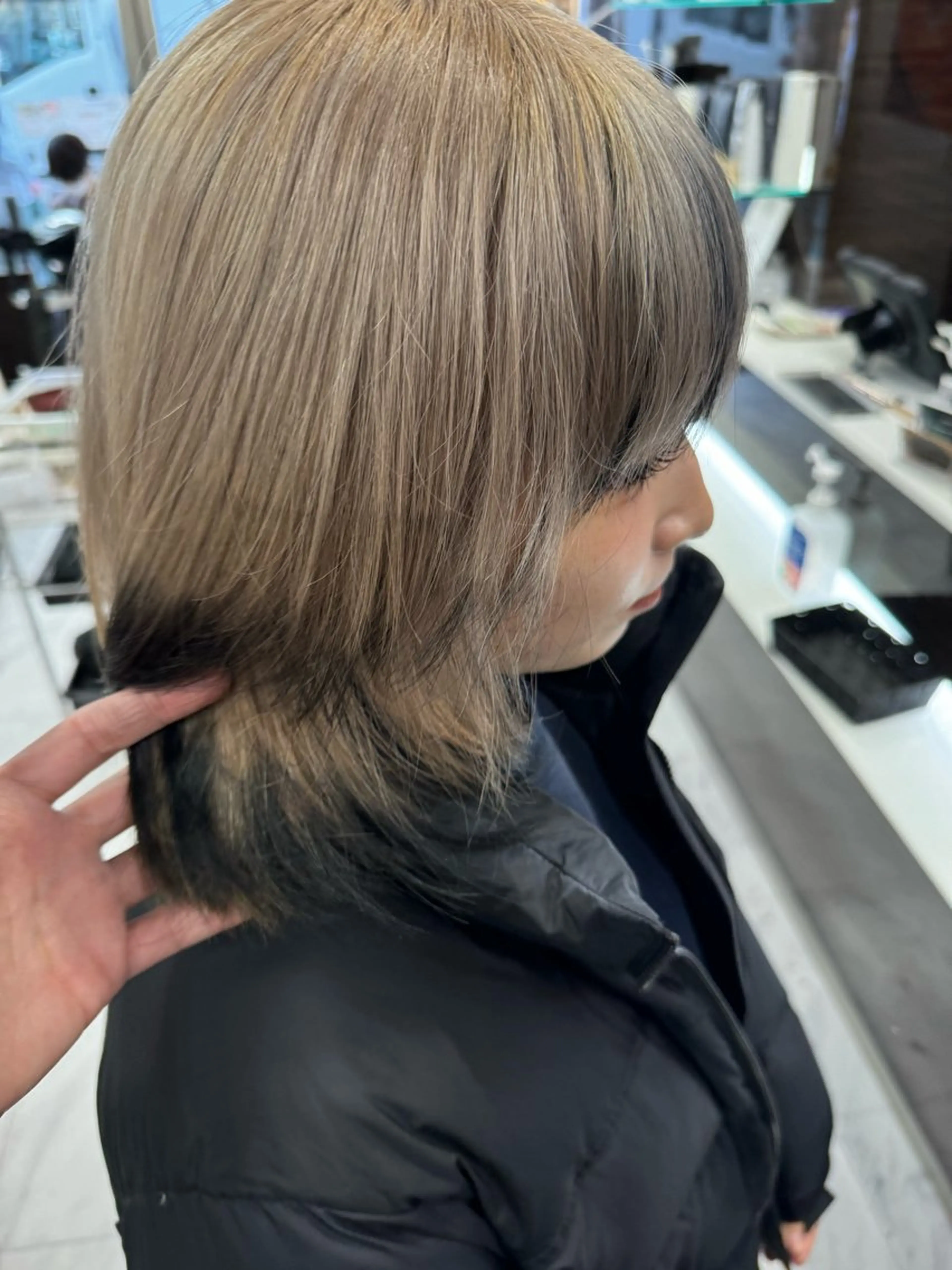 ミディアム カラー ヘアアレンジ 切りっぱなしボブ ベージュカラー ブリーチ デザインカラー ダブルカラー カット ヘアカラー トリートメント 目黒 碧人のヘアスタイル