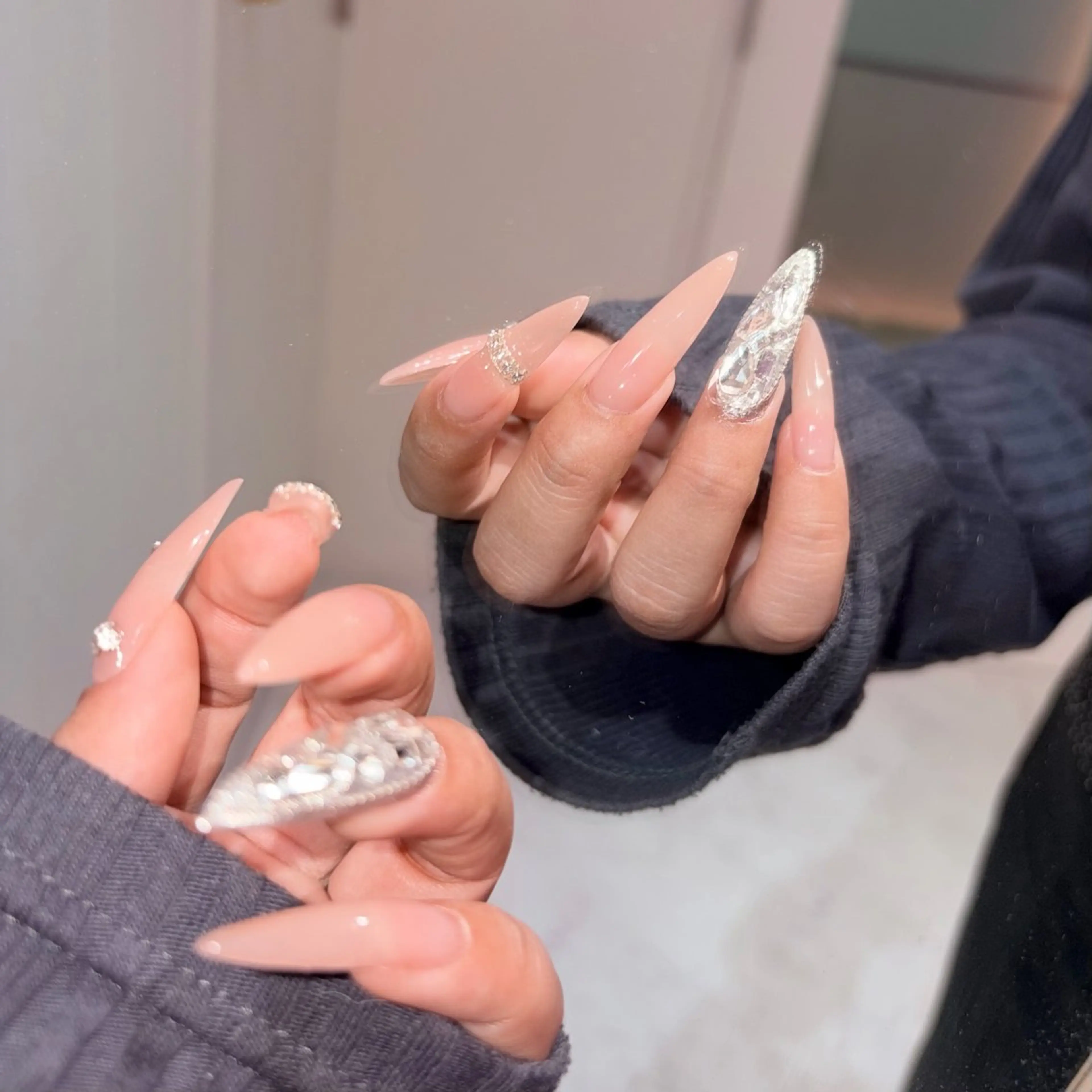 ネイル 𝐴𝑘𝑎𝑟𝑖 🤎のネイルデザイン