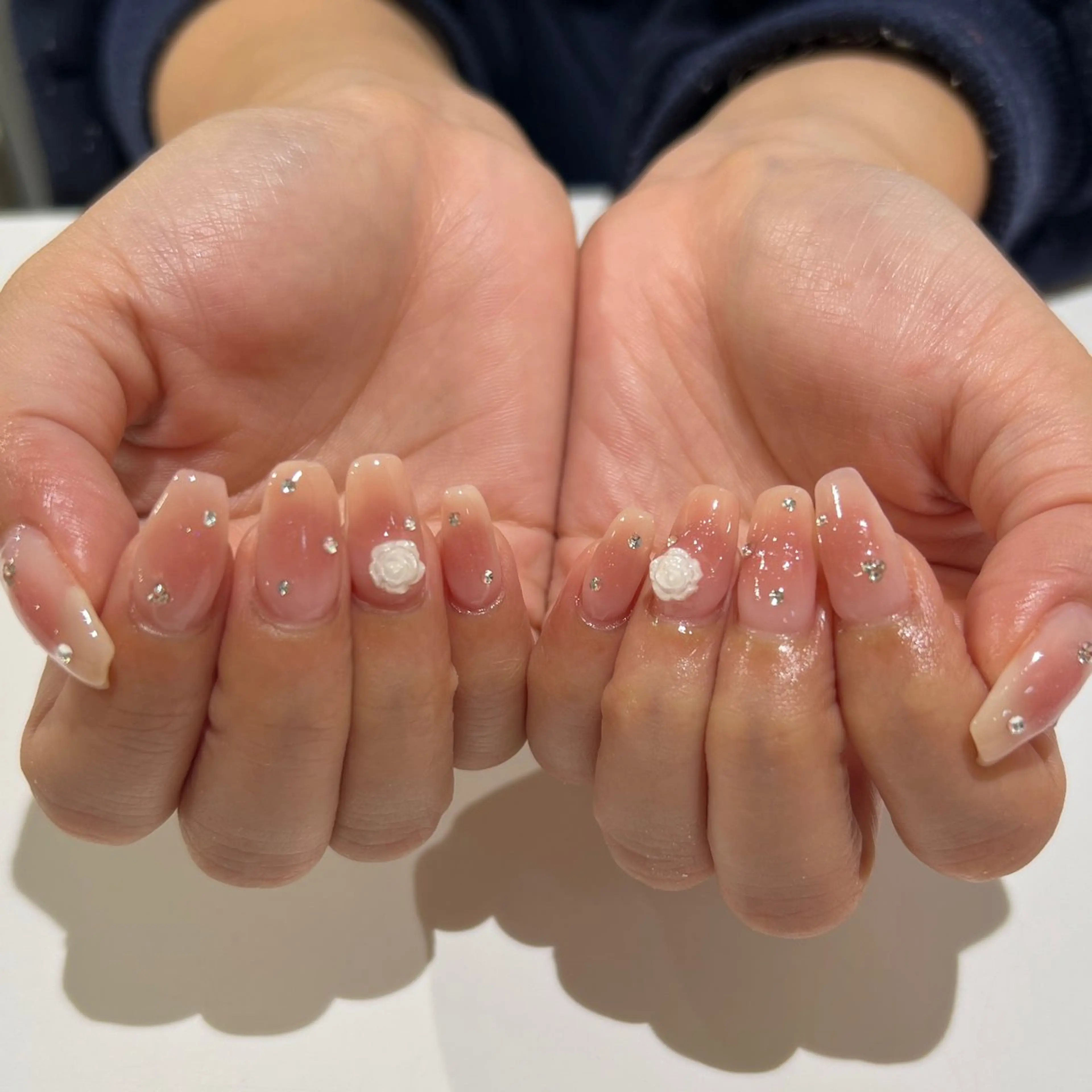 ネイル チークネイル ドット ジェルネイル キラキラネイル パラジェル Hikari 🌺のネイルデザイン