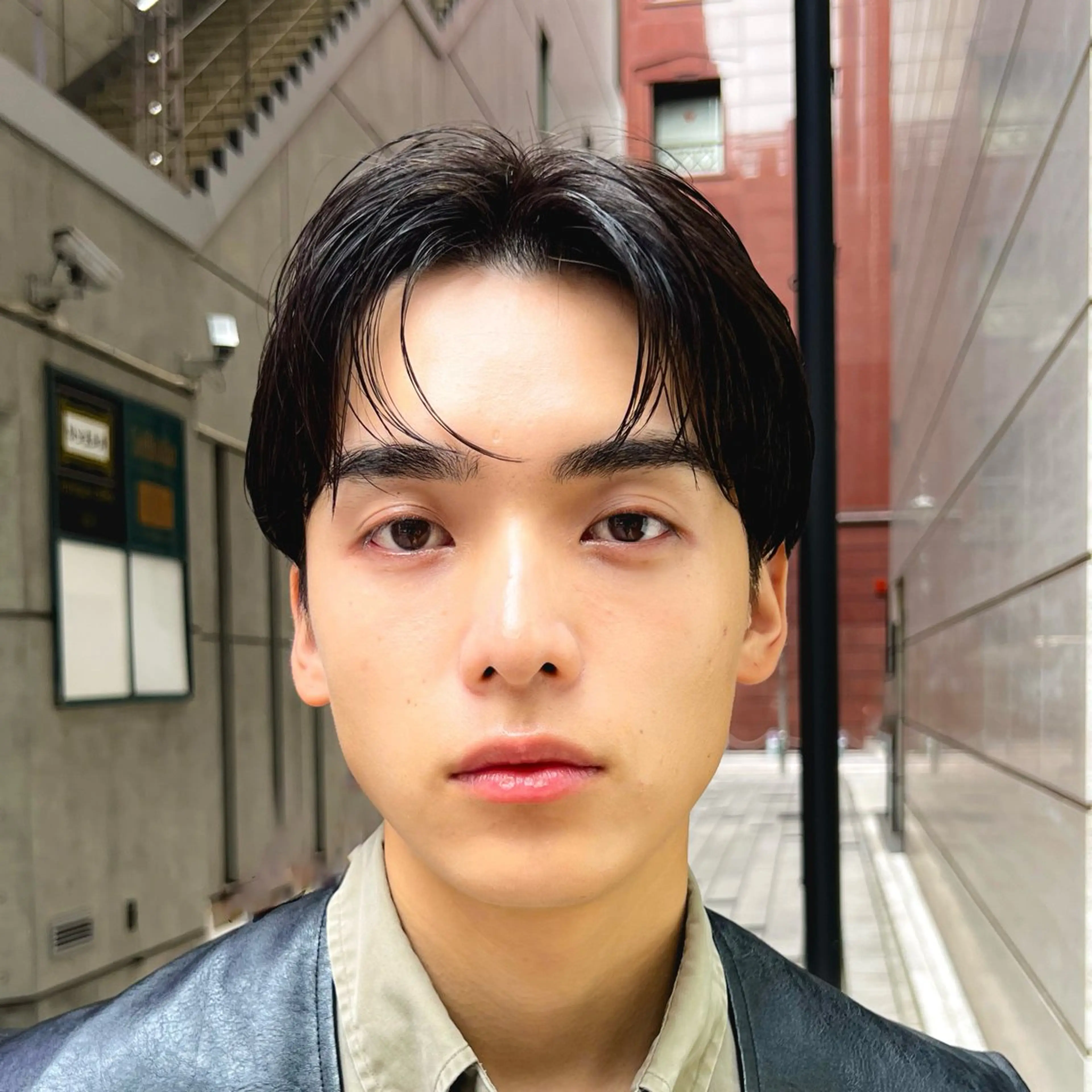 ショート パーマ メンズ センターパート メンズパーマ メンズカット曲がる 縮毛矯正佐々木タクマのヘアスタイル