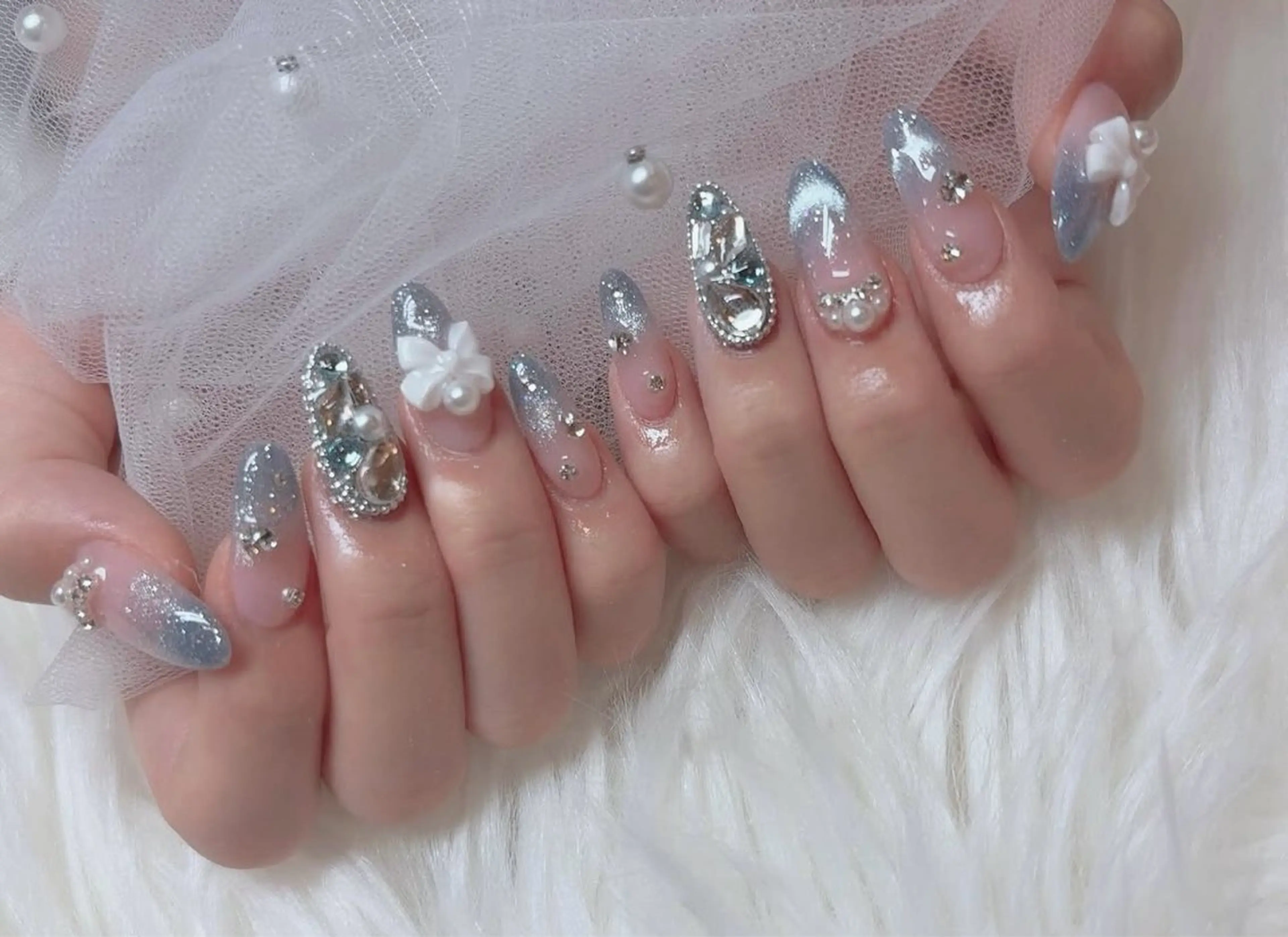 ネイル グラデーション キラキラネイル ワンカラーネイル 冬ネイル Jenn Nail Salonのネイルデザイン