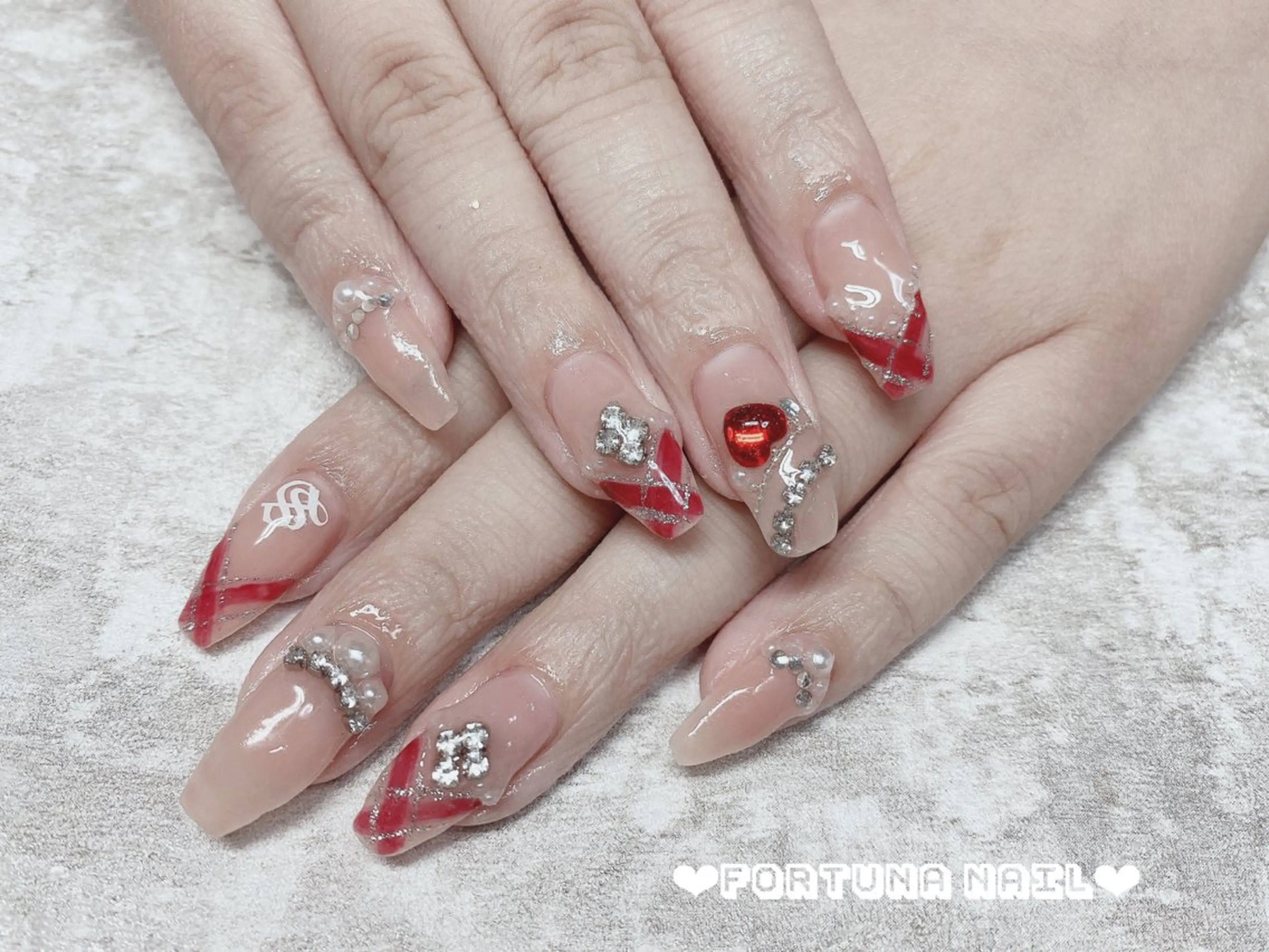 ネイル ハンドネイル ハンドケア Nail •Head スパFortunaのネイルデザイン