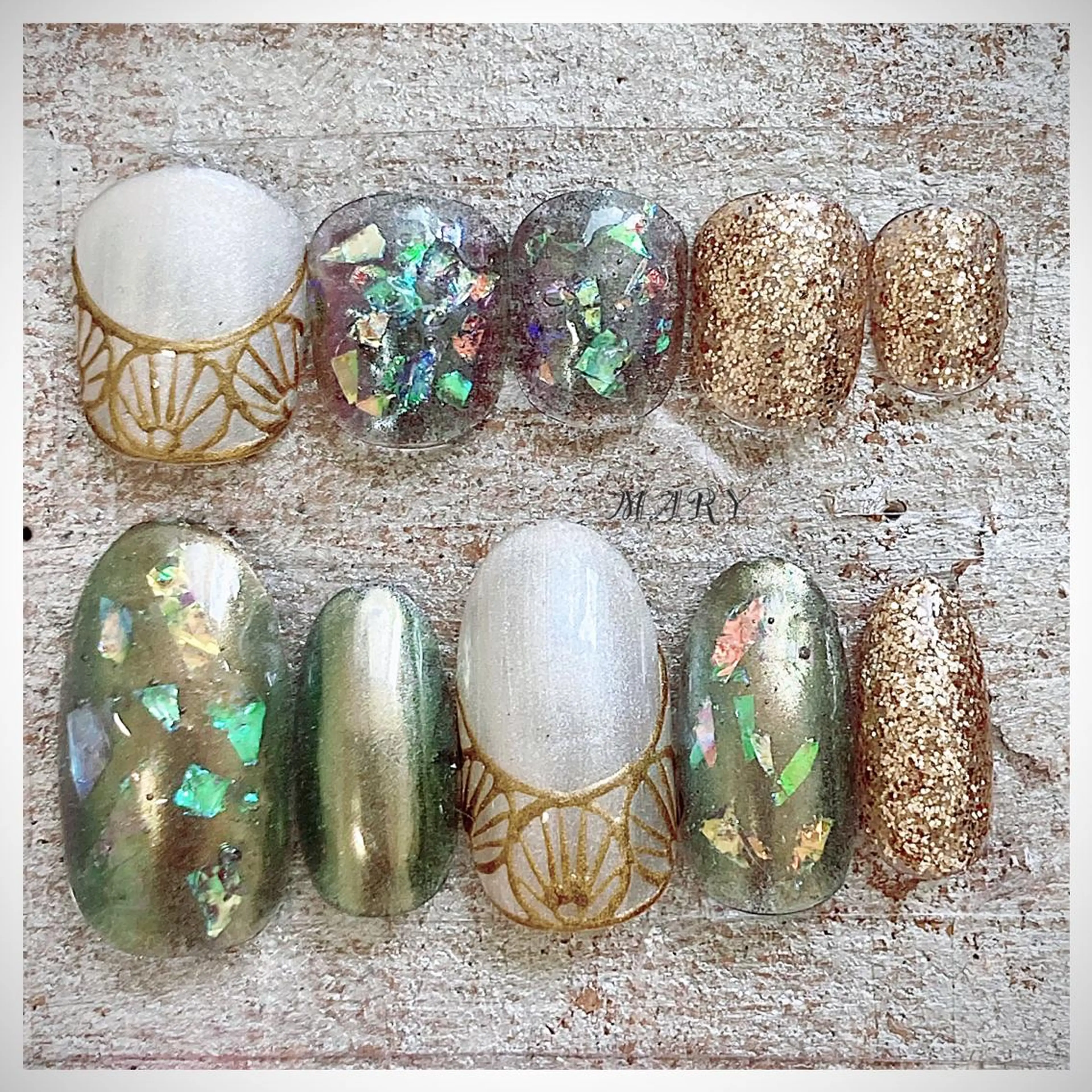 ネイル オーロラネイル フットネイル ゴールド キラキラネイル おそろいネイル フットネイル Mary nail .narumiのネイルデザイン