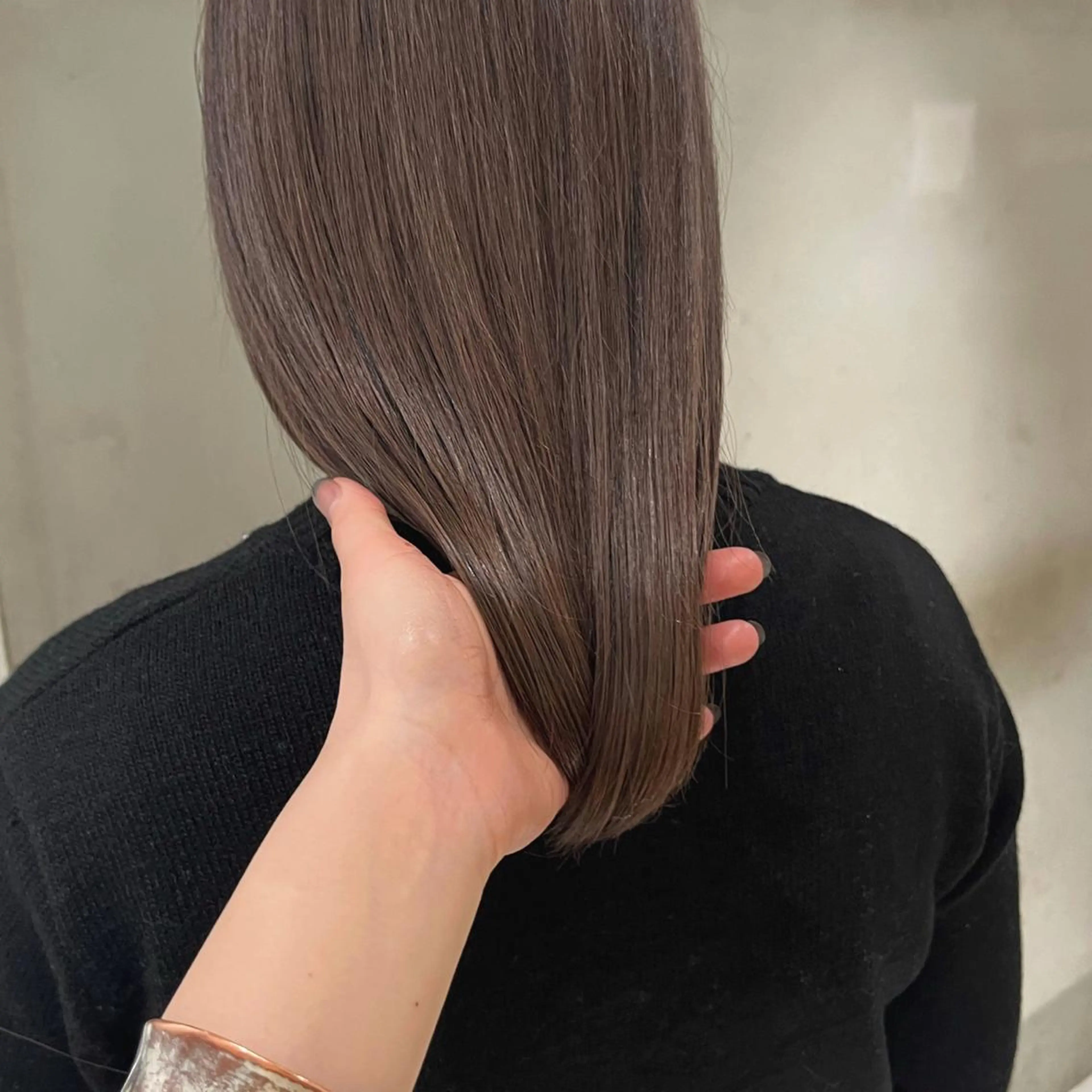 セミロング カラー アッシュ アッシュグレー アッシュグレージュ ベージュカラー 透明感カラー カット ヘアカラー トリートメント ヘッドスパ ヘアセット カジュアルを女っぽく 𝗮𝘆𝗮𝗰𝗼のヘアスタイル