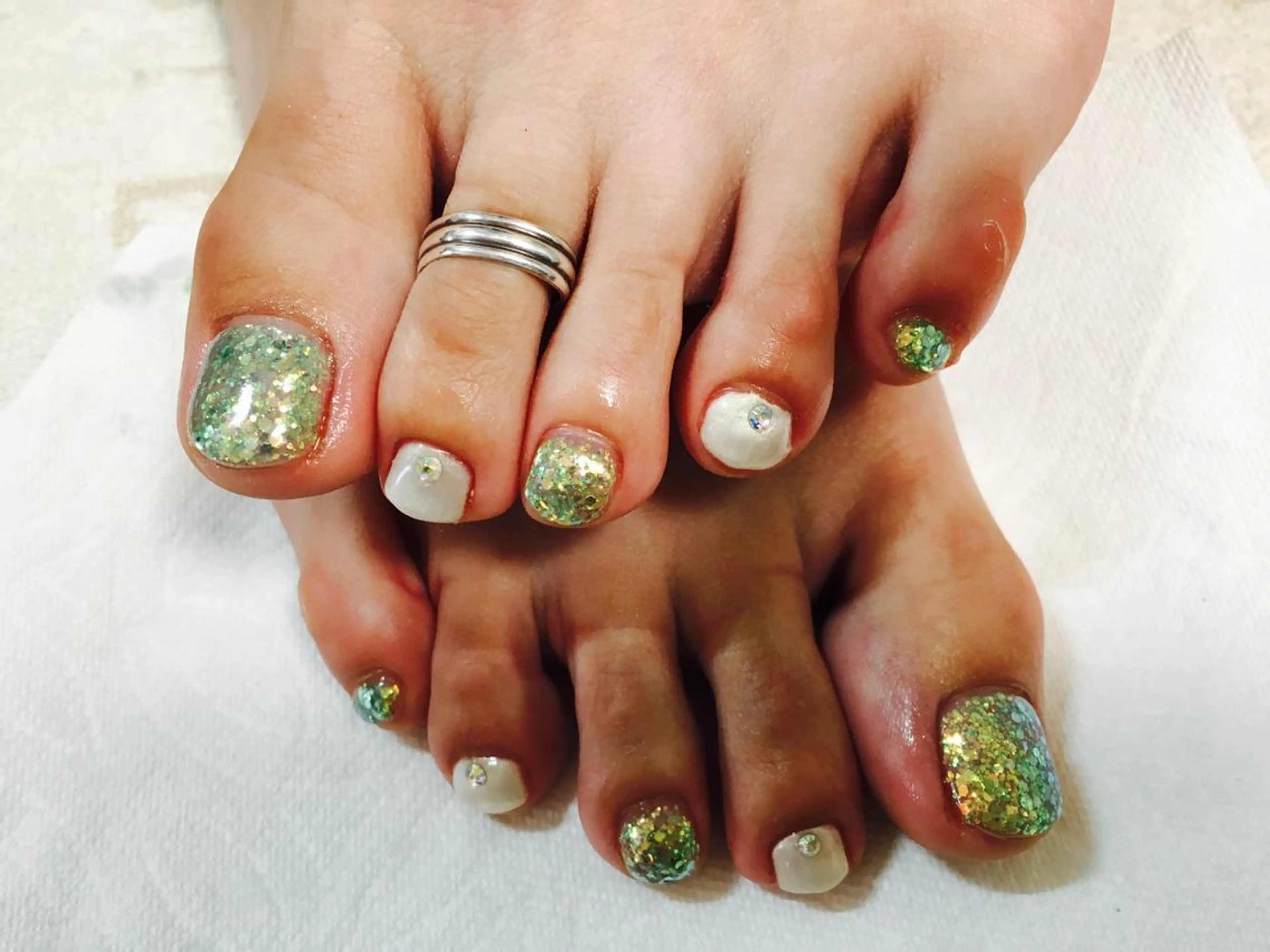 ネイル R ...Rの眉毛・アイブロウイメージ