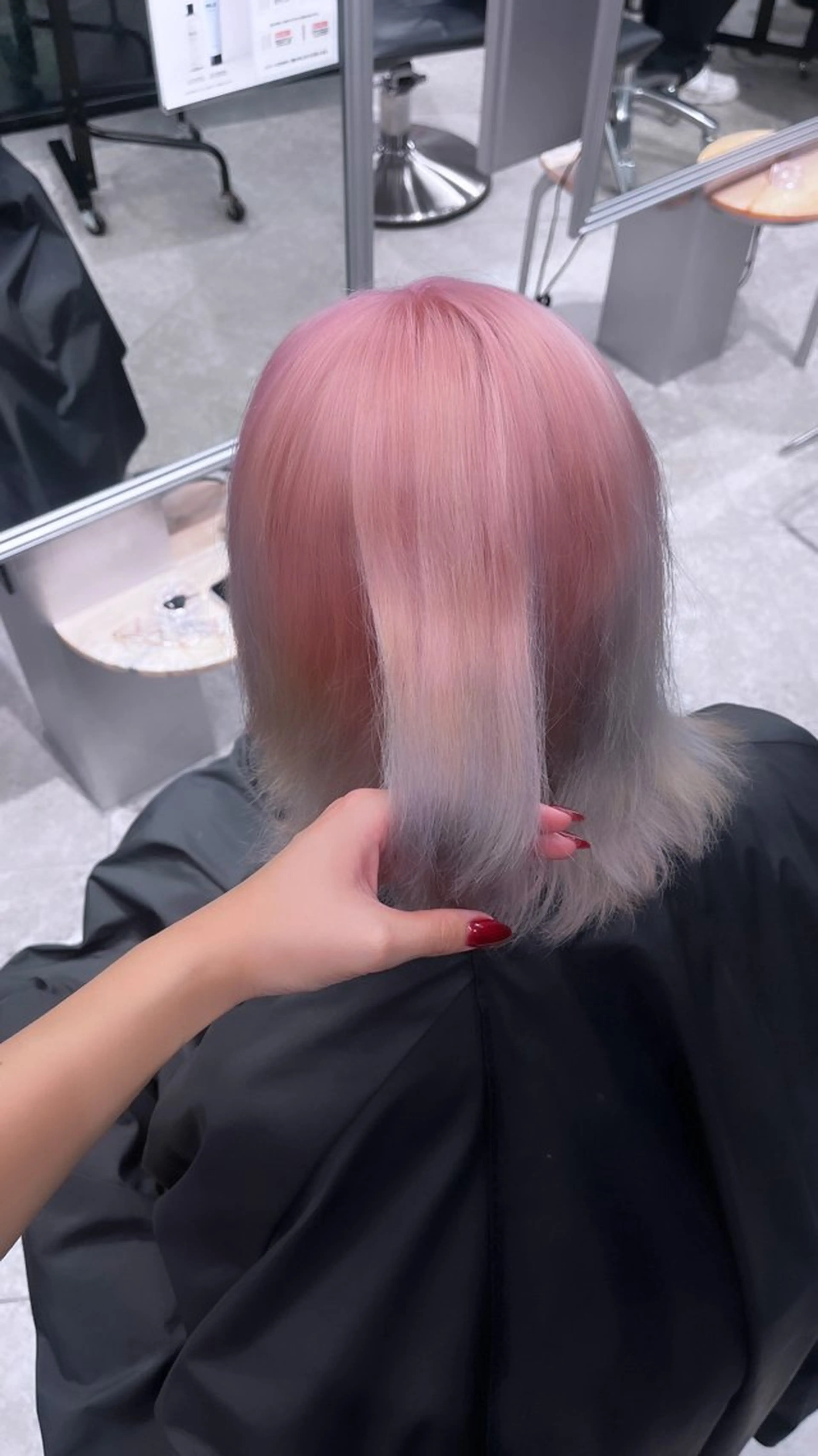 ミディアム カラー PELE/ミルクティ ー/NATSUKIのヘアスタイル