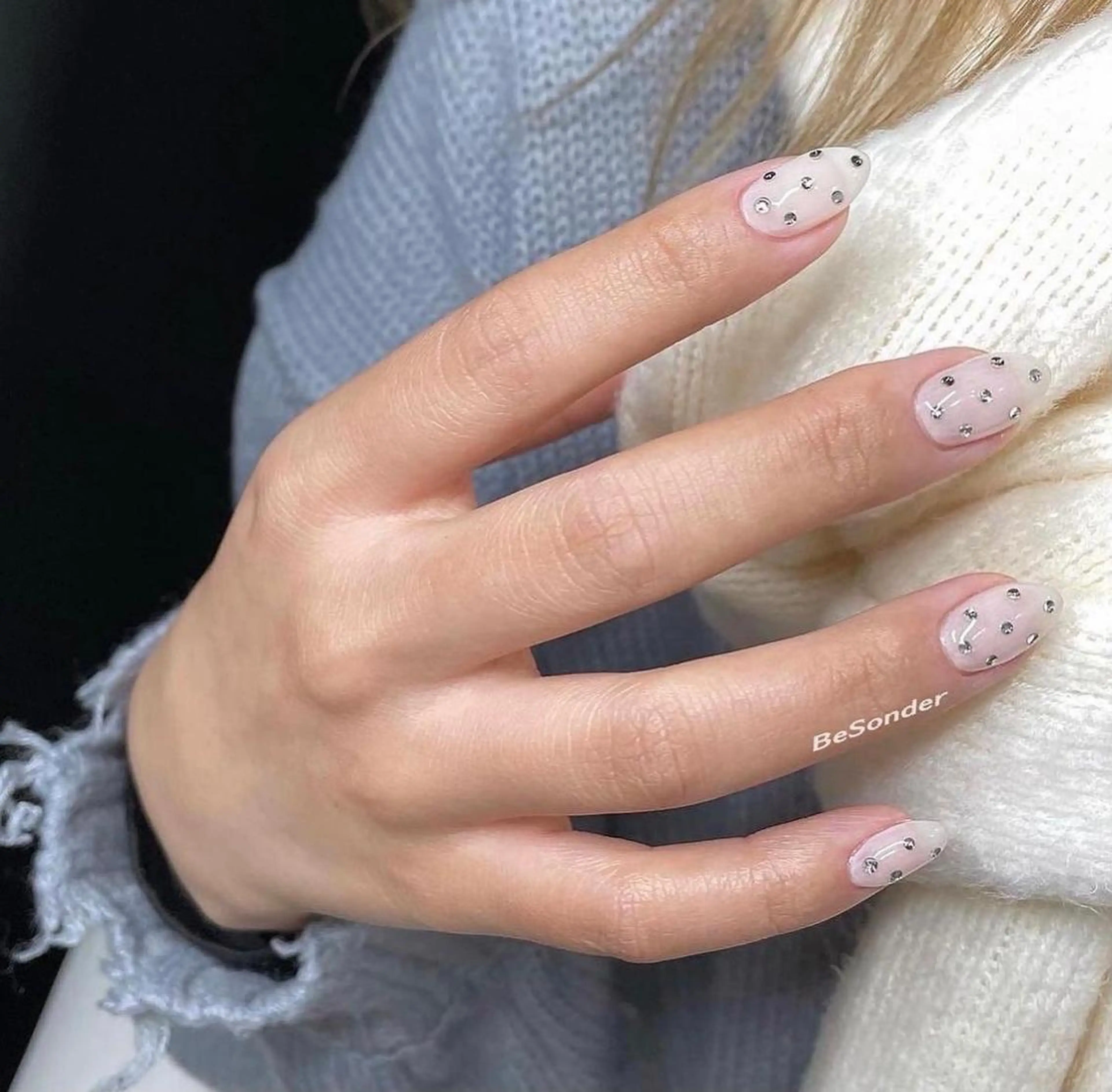 ネイル ストーンネイル ホワイト 𝐅𝐢𝐢【本町/ ネイル】Miho💜のその他イメージ