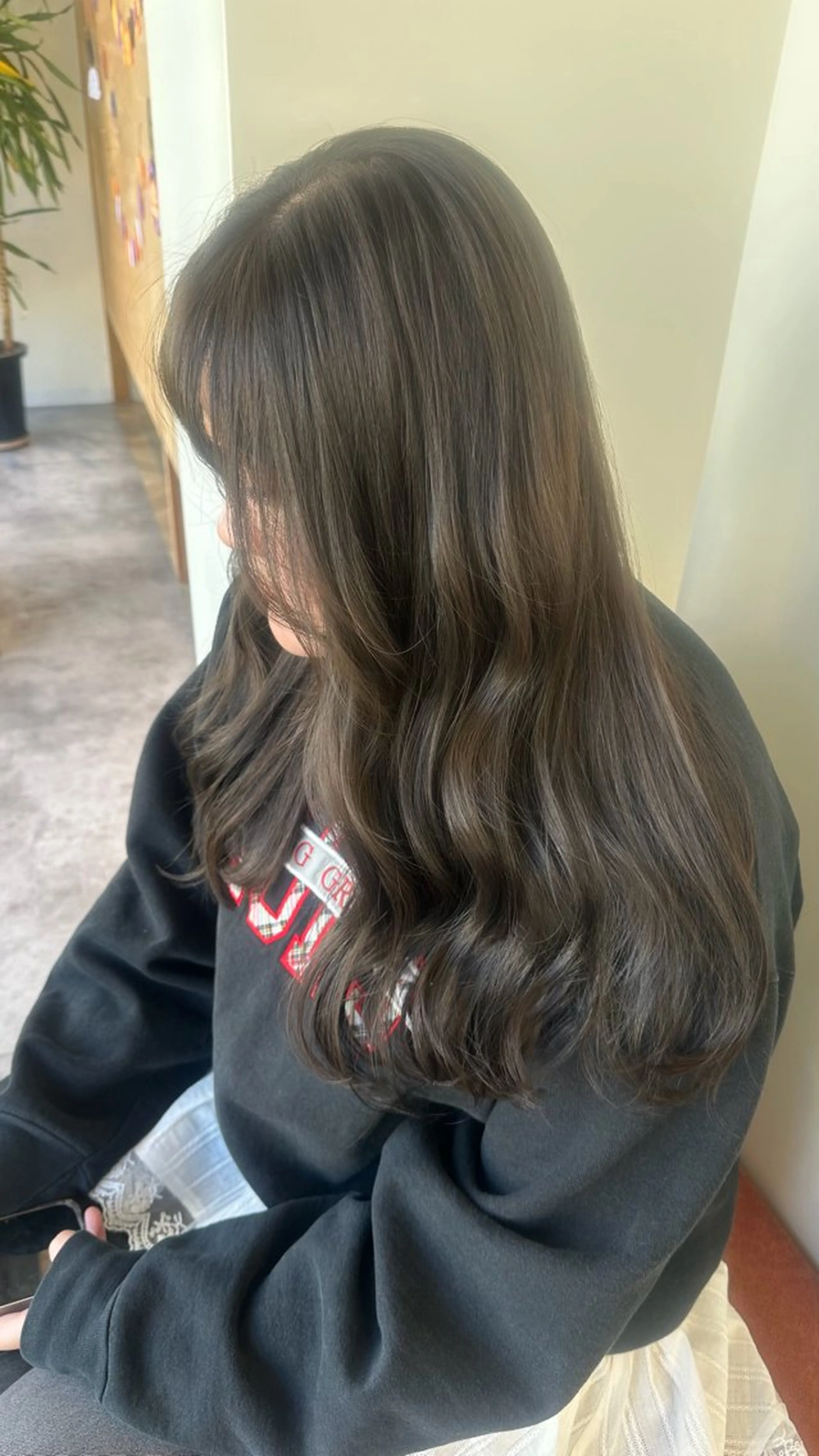 ロング ヘアカラー 松本 羅華のヘアスタイル