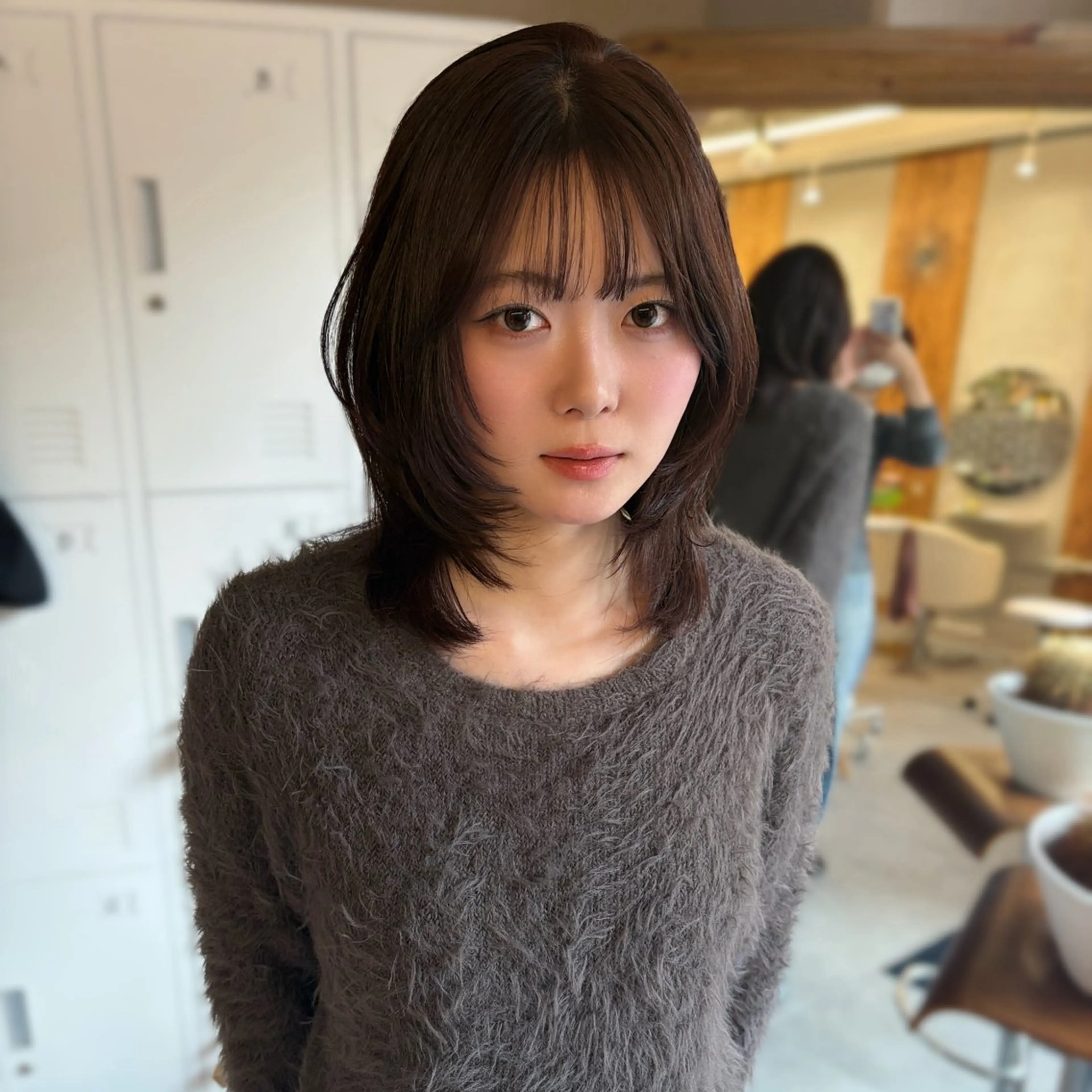 ミディアム レイヤーカット/ 酸性ストレート梅田のヘアスタイル