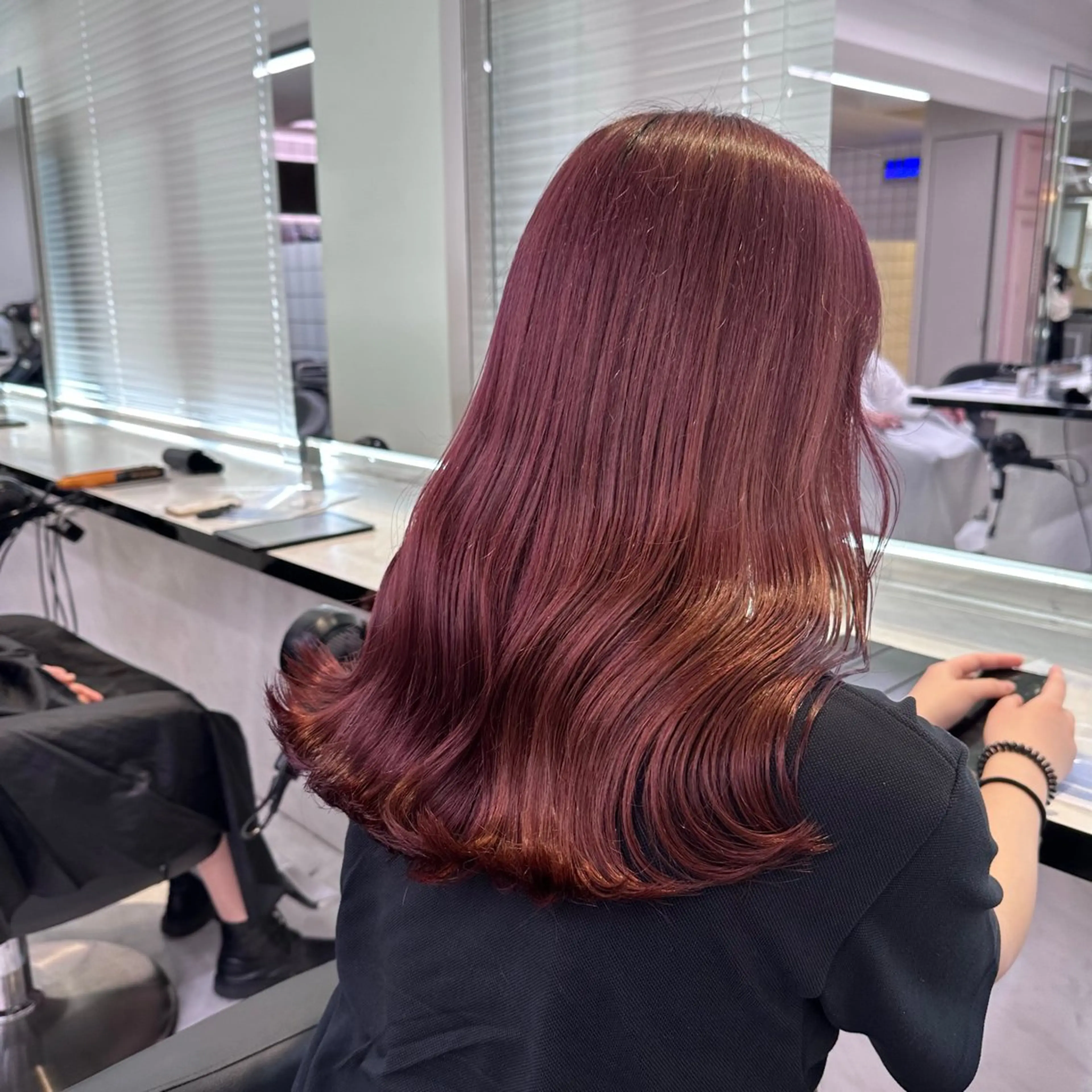 ロング カラー カシス レッドカラー ヘアカラー 💖トレンド春夏 カラー💖FUTAのヘアスタイル