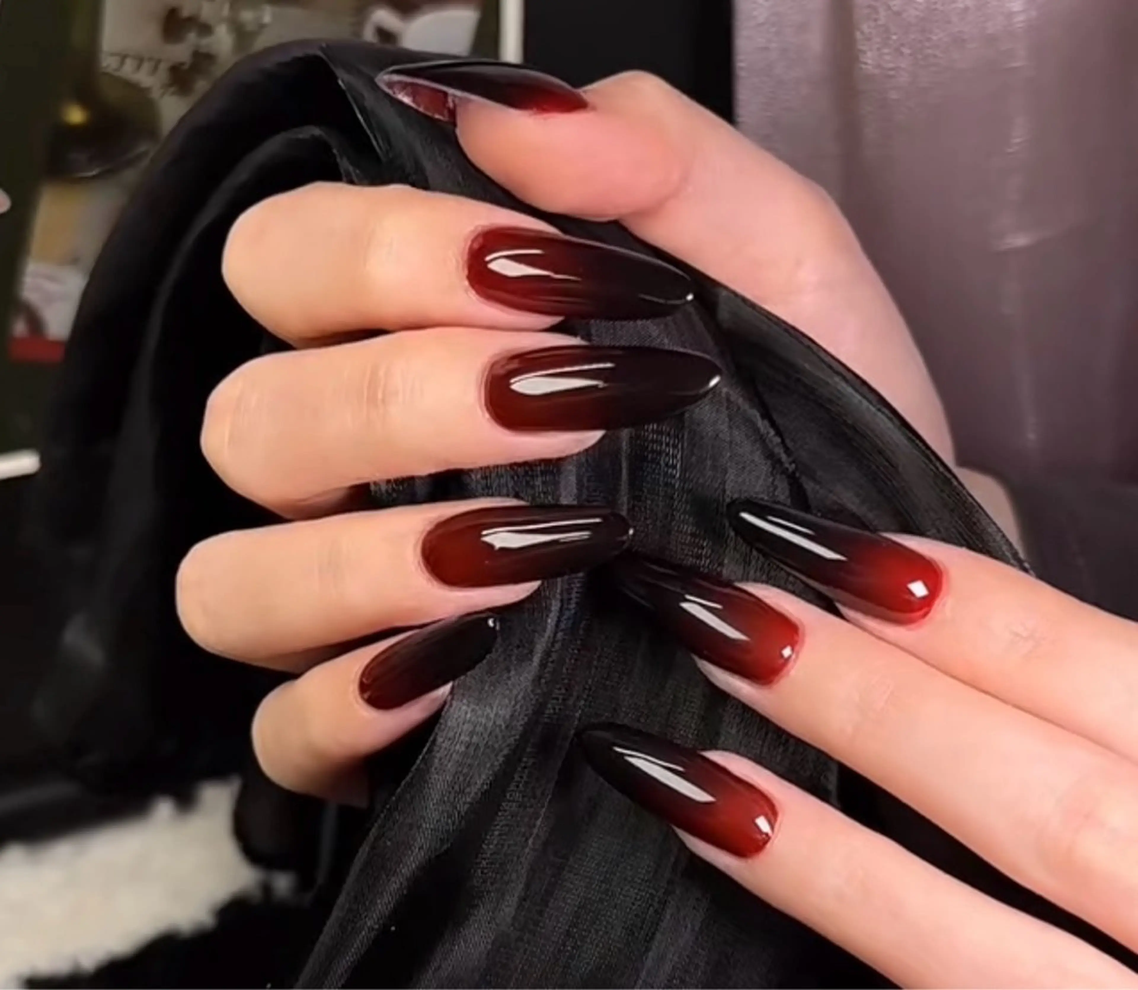 ネイル オーロラネイル べっ甲ネイル チークネイル 成人式 長さ出し ハンドネイル ハンドケア For you. Nail Salonのネイルデザイン