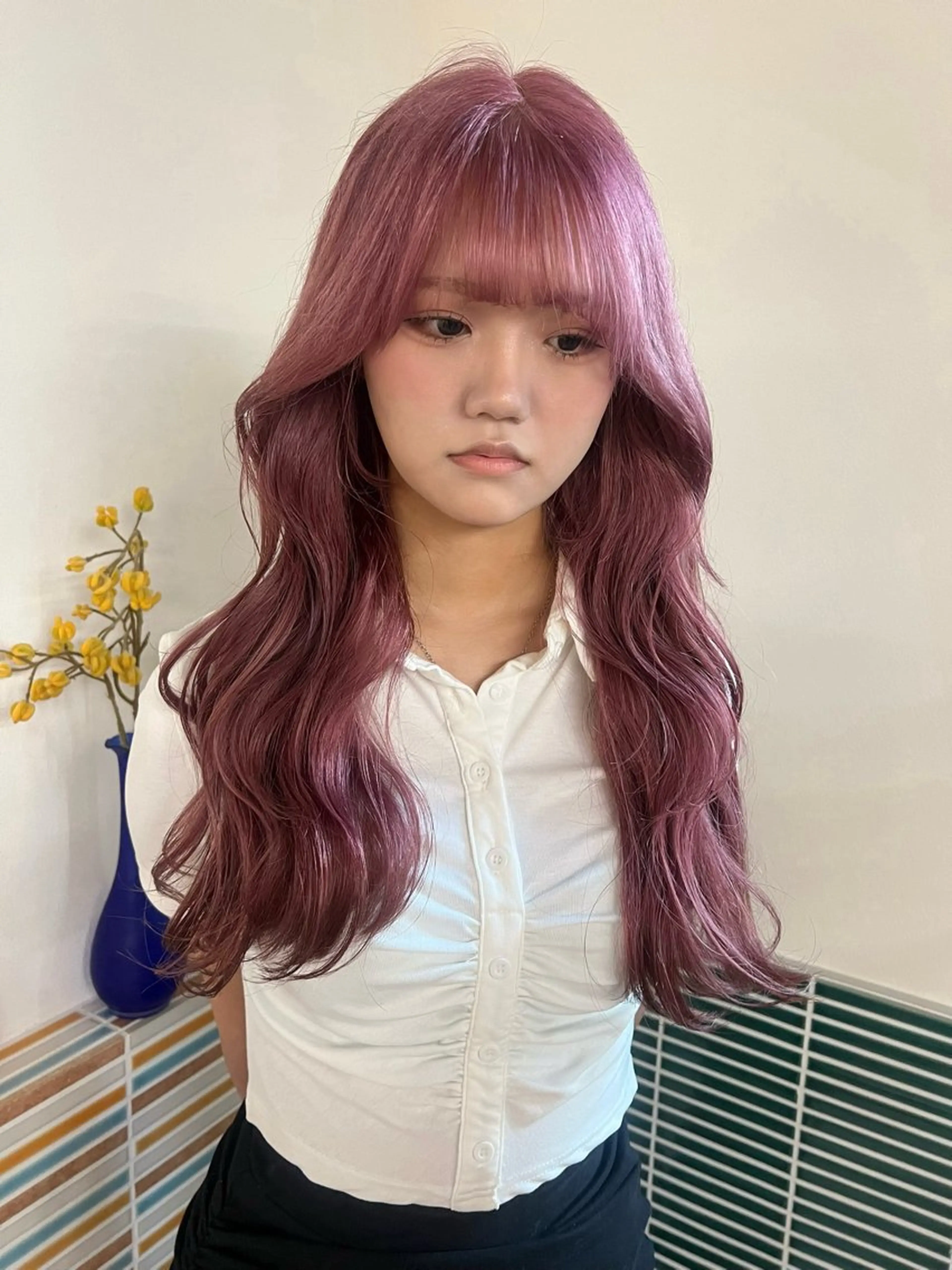 ロング カット ヘアカラー ミルクティーベージュ outaのヘアスタイル