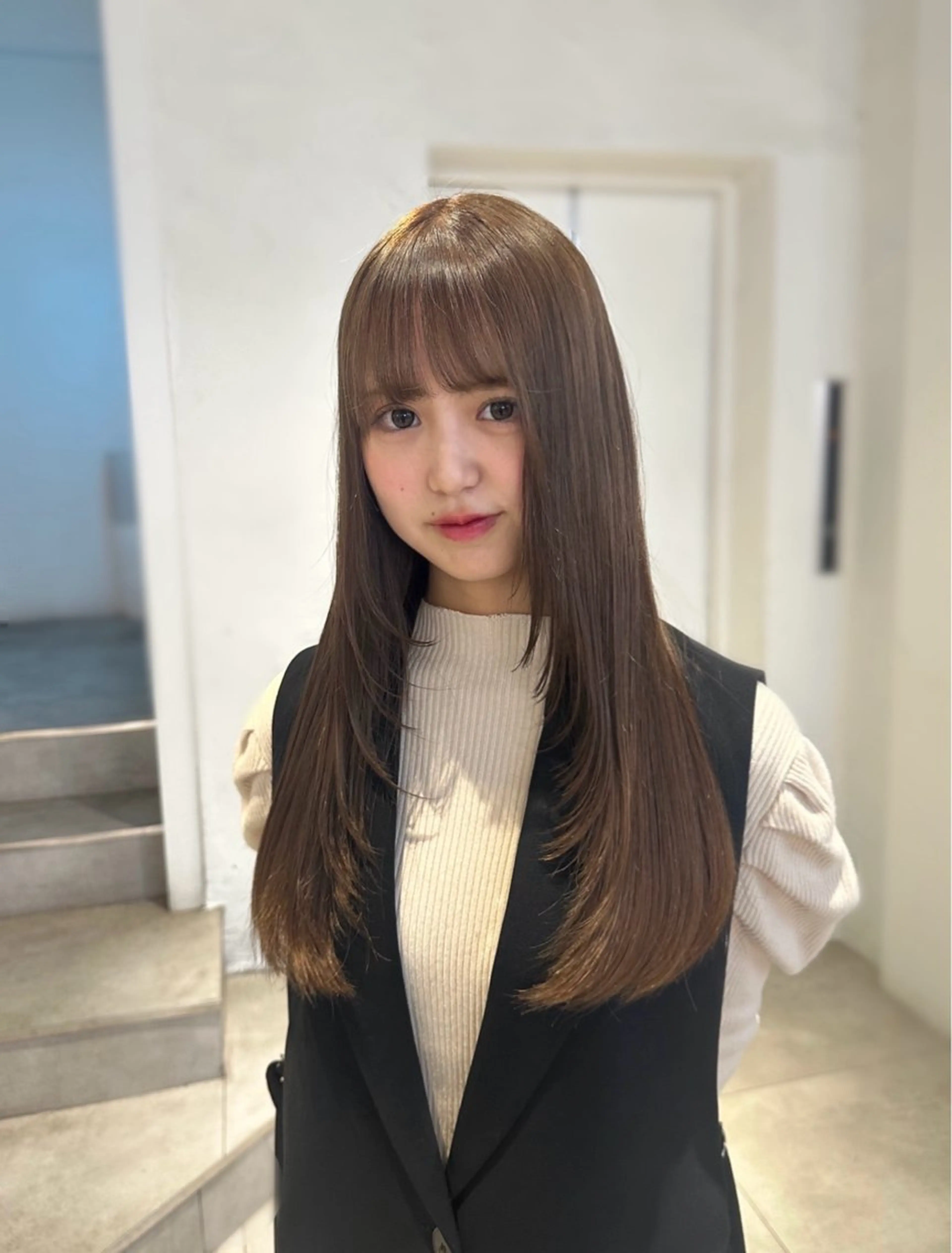 ロング 顔まわりレイヤー 顔周りカット レイヤーカット トリートメント カット 韓国ヘアメンズ・レデ ィース特化ミクのヘアスタイル