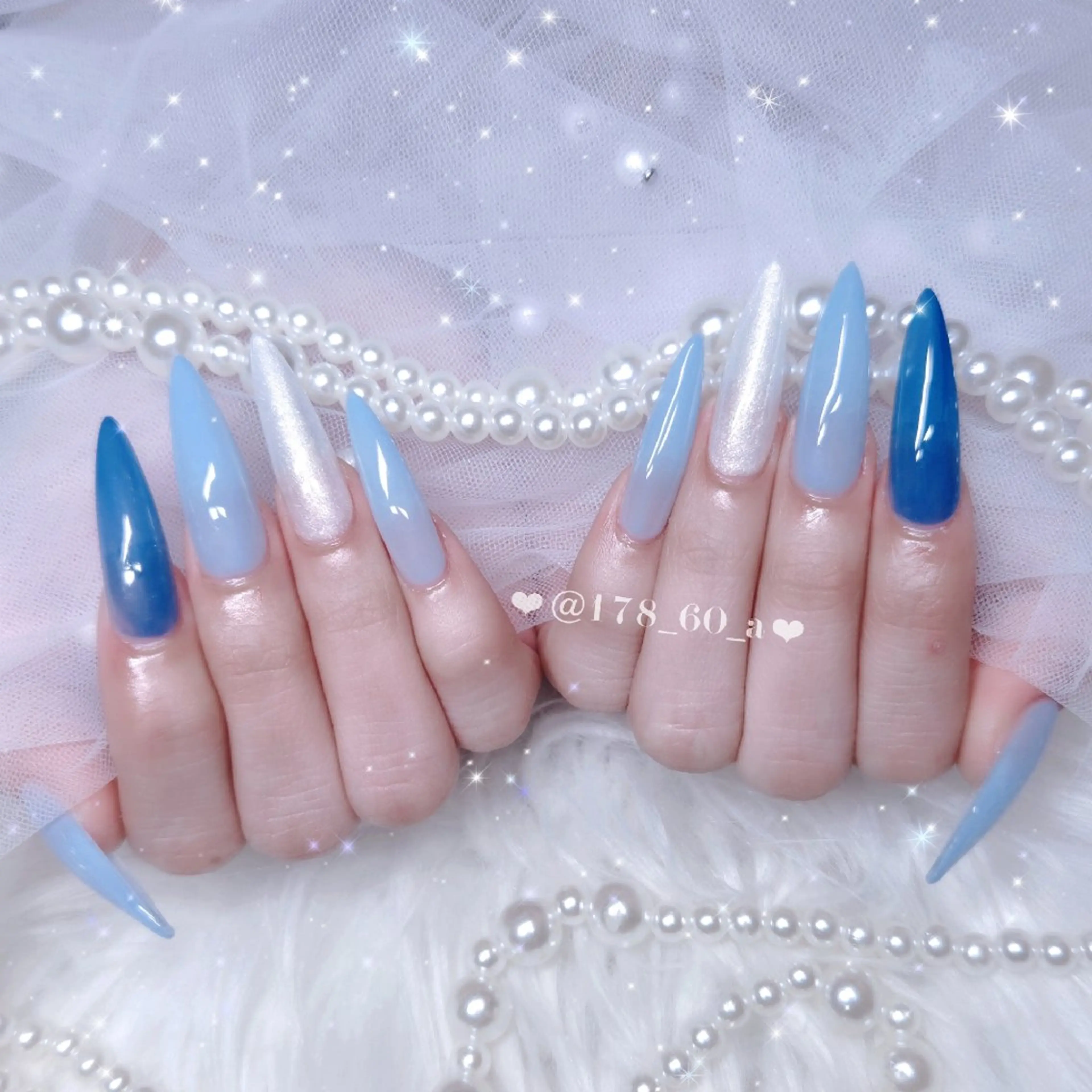 ネイル ブルー ラメ(グリッター) 水色 ワンカラーネイル スカルプネイル ハンドネイル HAPPINAS🎀  れん🖤痛ネイルのネイルデザイン