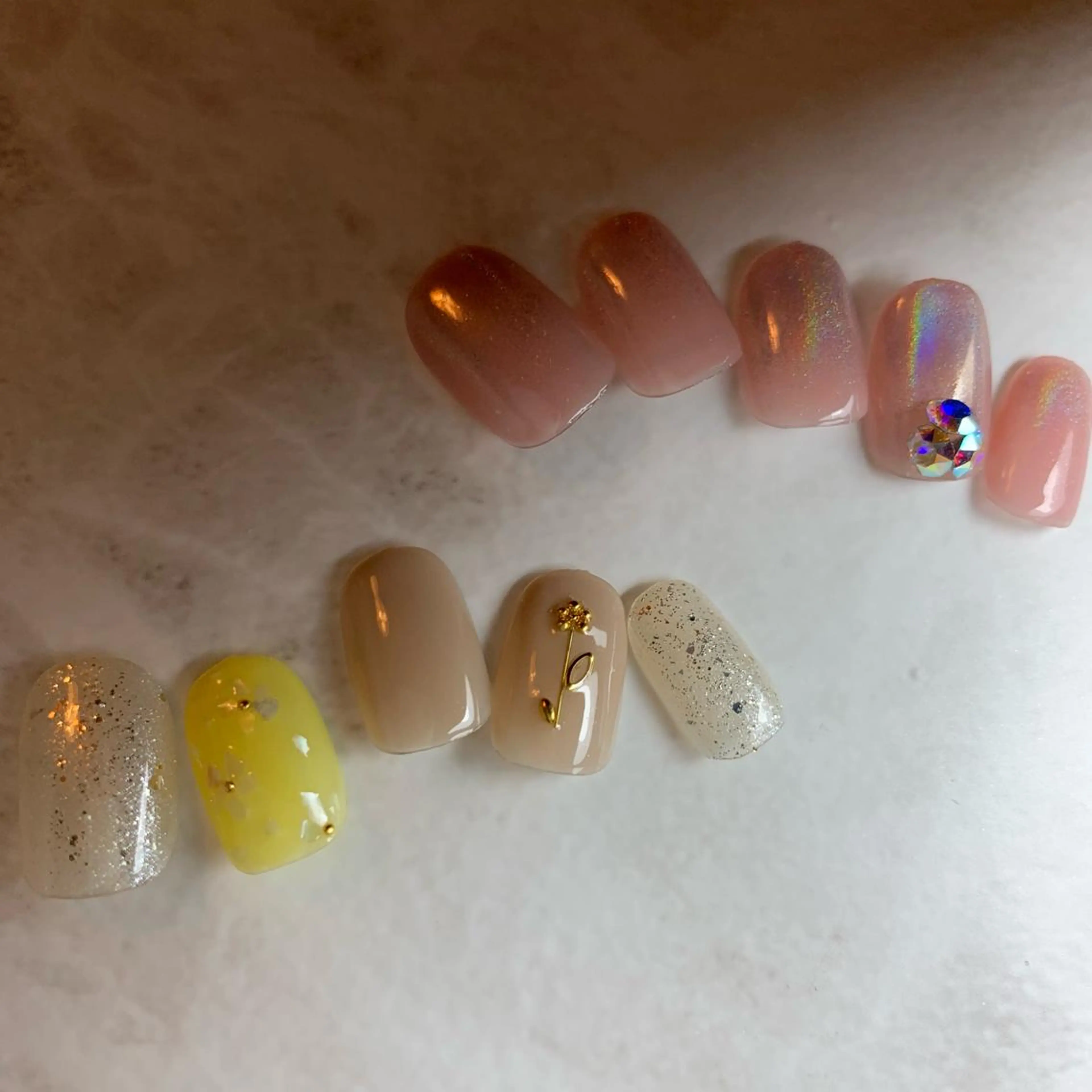 ネイル repos~ルポ~所属・里見 麗のネイルデザイン