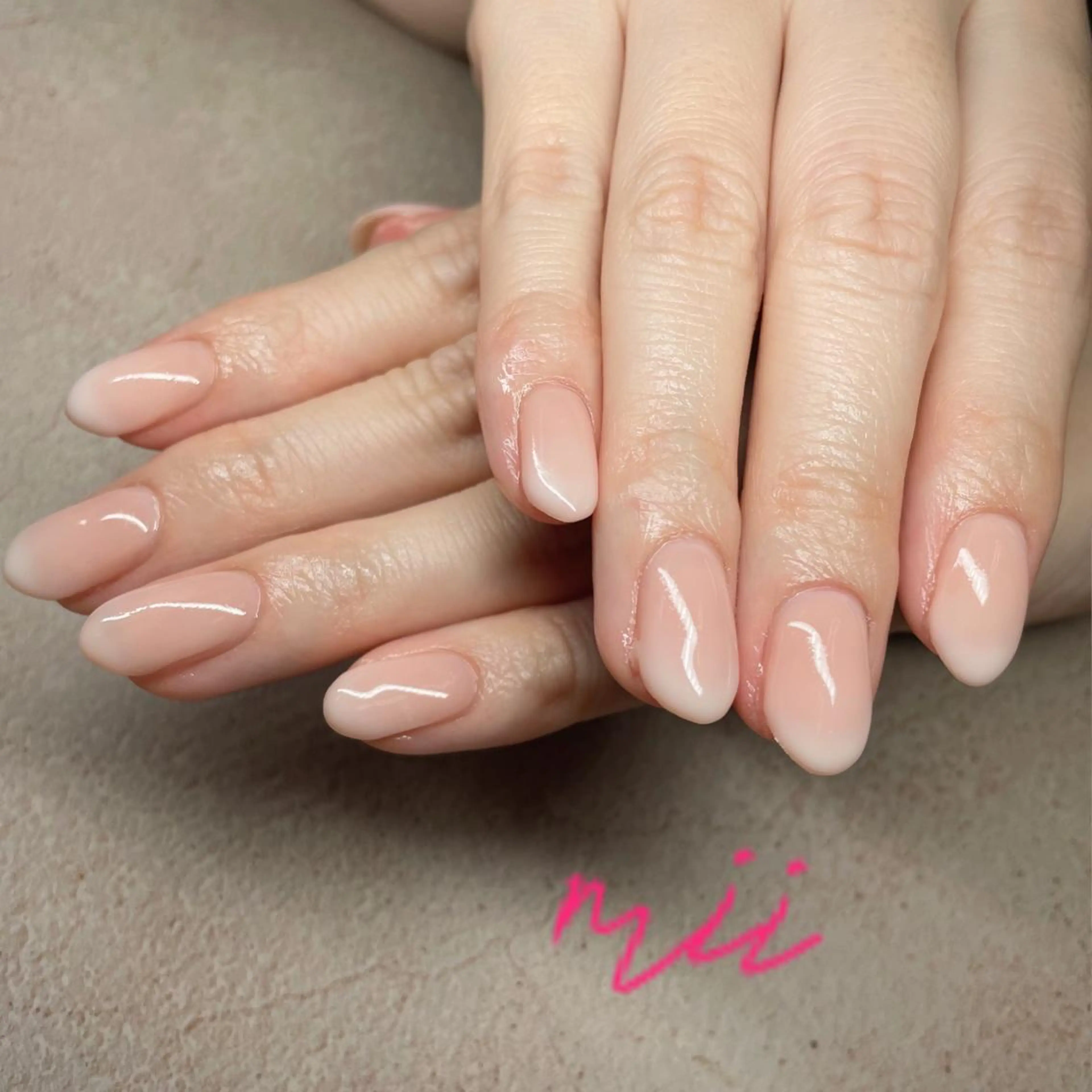 ネイル ワンカラーネイル ＆robe  mii 🌿のネイルデザイン