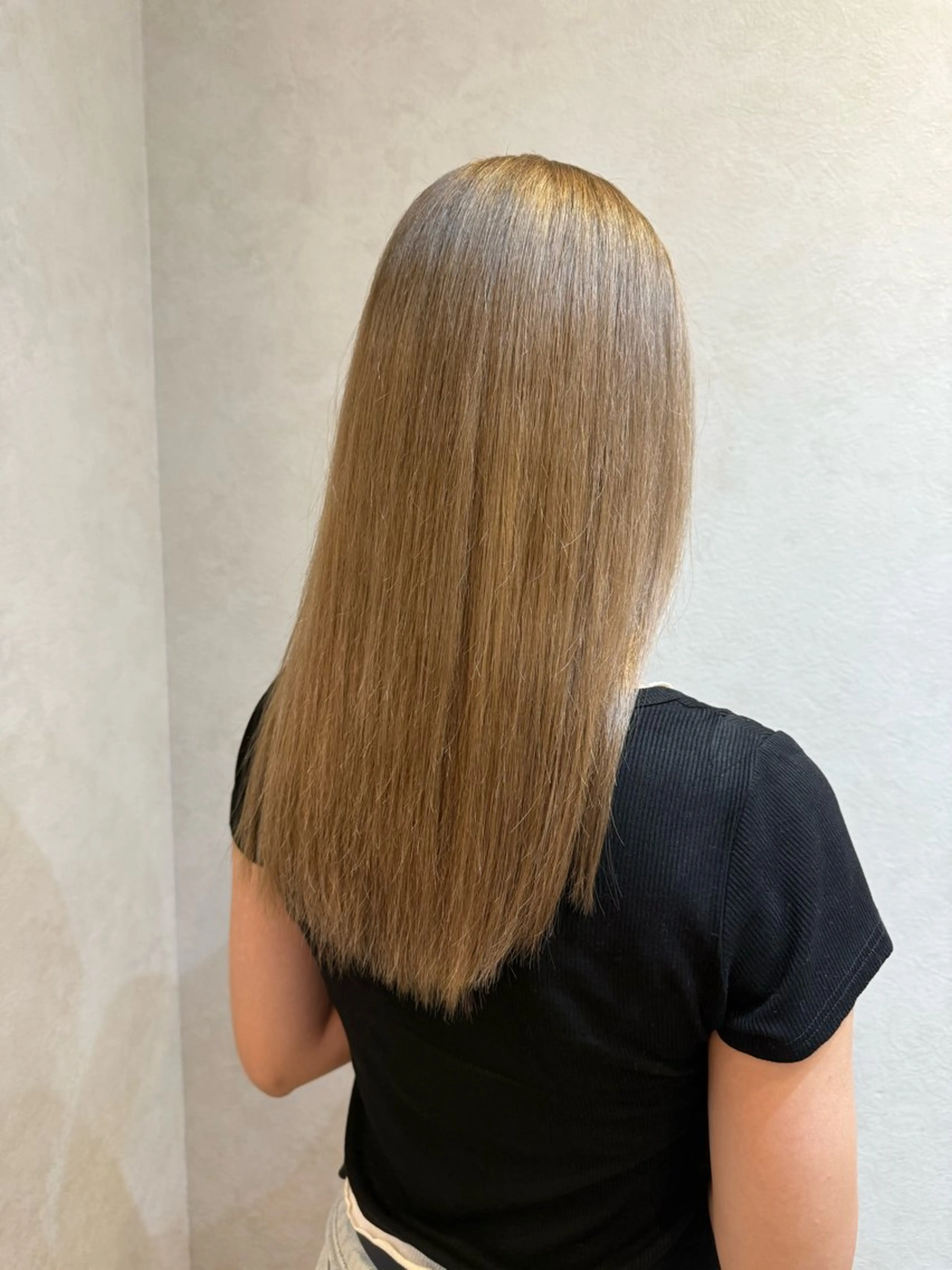 ロング カラー ベージュカラー ブリーチ ミルクティーベージュ ヘアカラー newi まーぼーのヘアスタイル