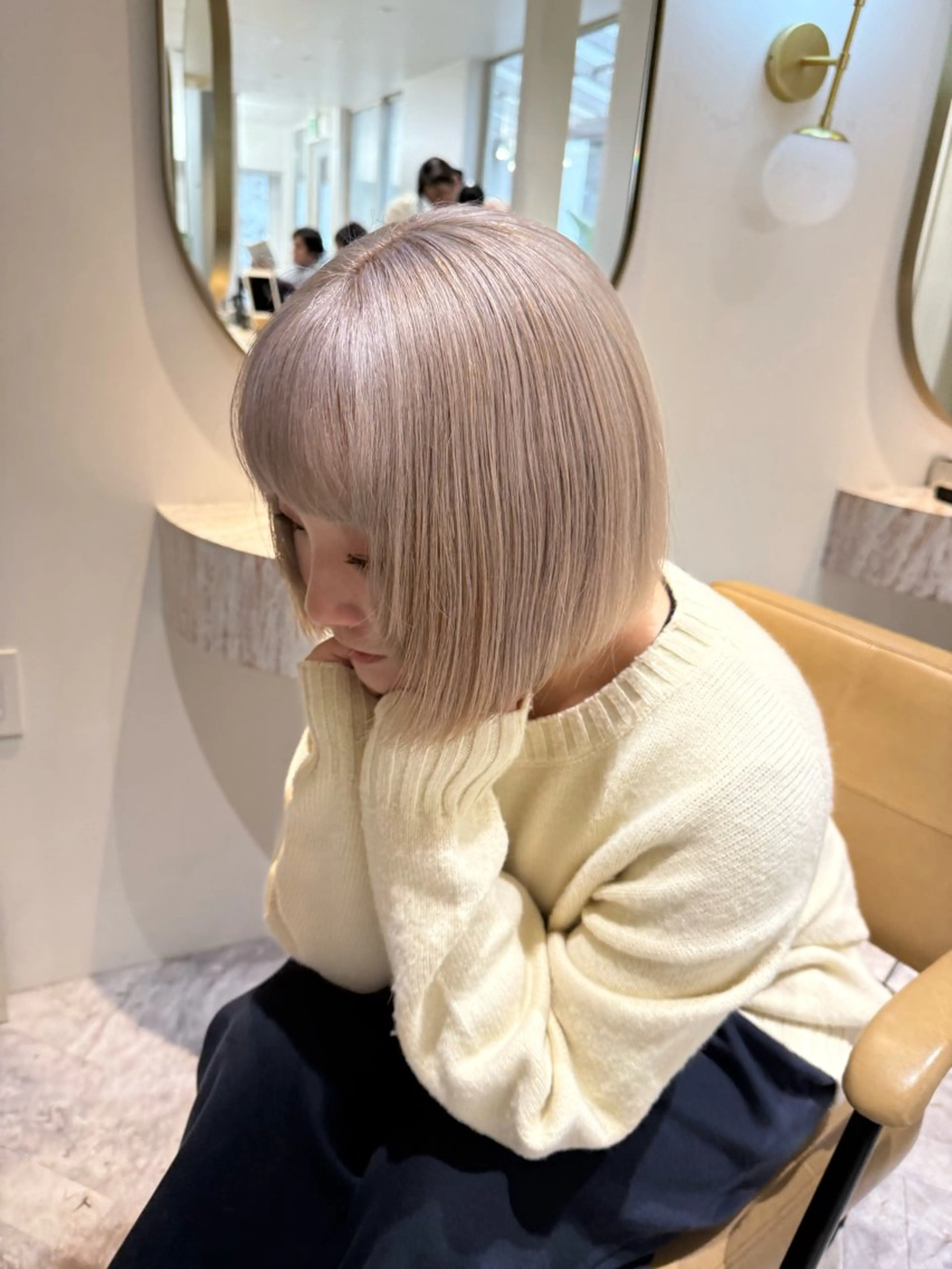 ショート カラー ミルクティー× グレージュMOMOのヘアスタイル