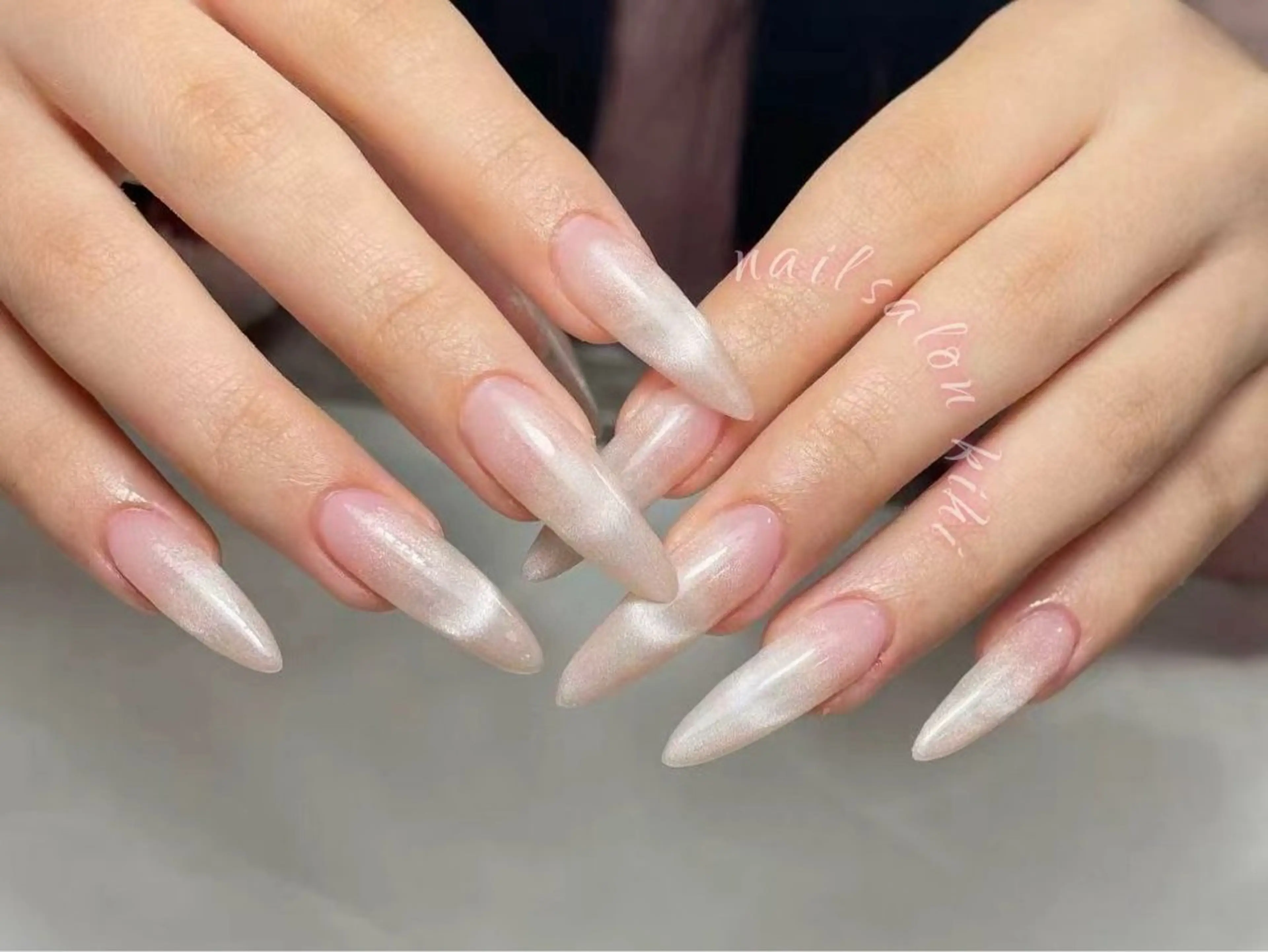 ネイル アートネイル フレンチネイル ジェルネイル グラデーション 韓国ネイル ハンドネイル 💕鈴木ユリ パラジェル/オフ無料のネイルデザイン