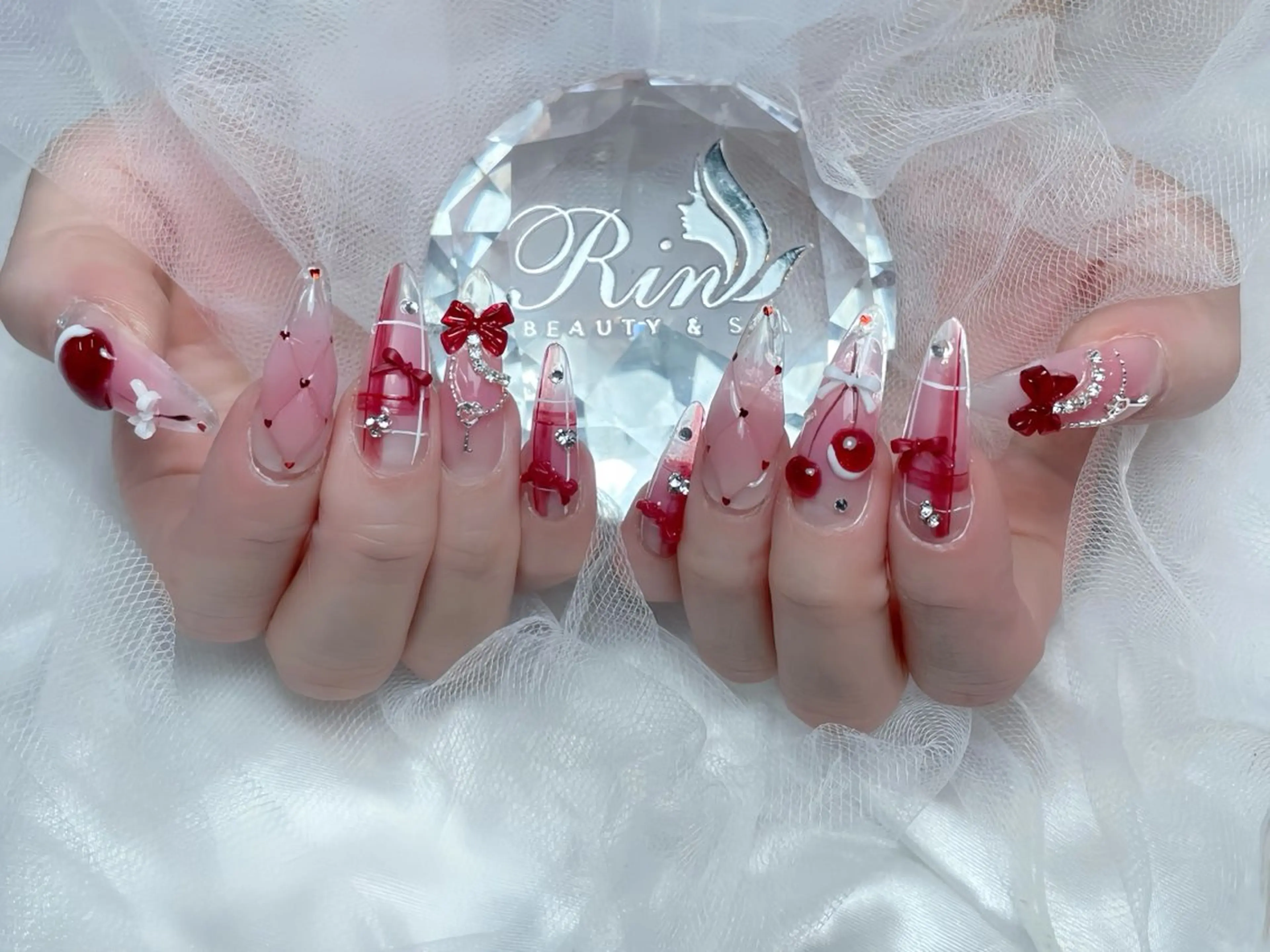 ネイル アートネイル チークネイル ジェルネイル ロングネイル マグネットネイル ハンドネイル Rin Nail 新大久保店のネイルデザイン