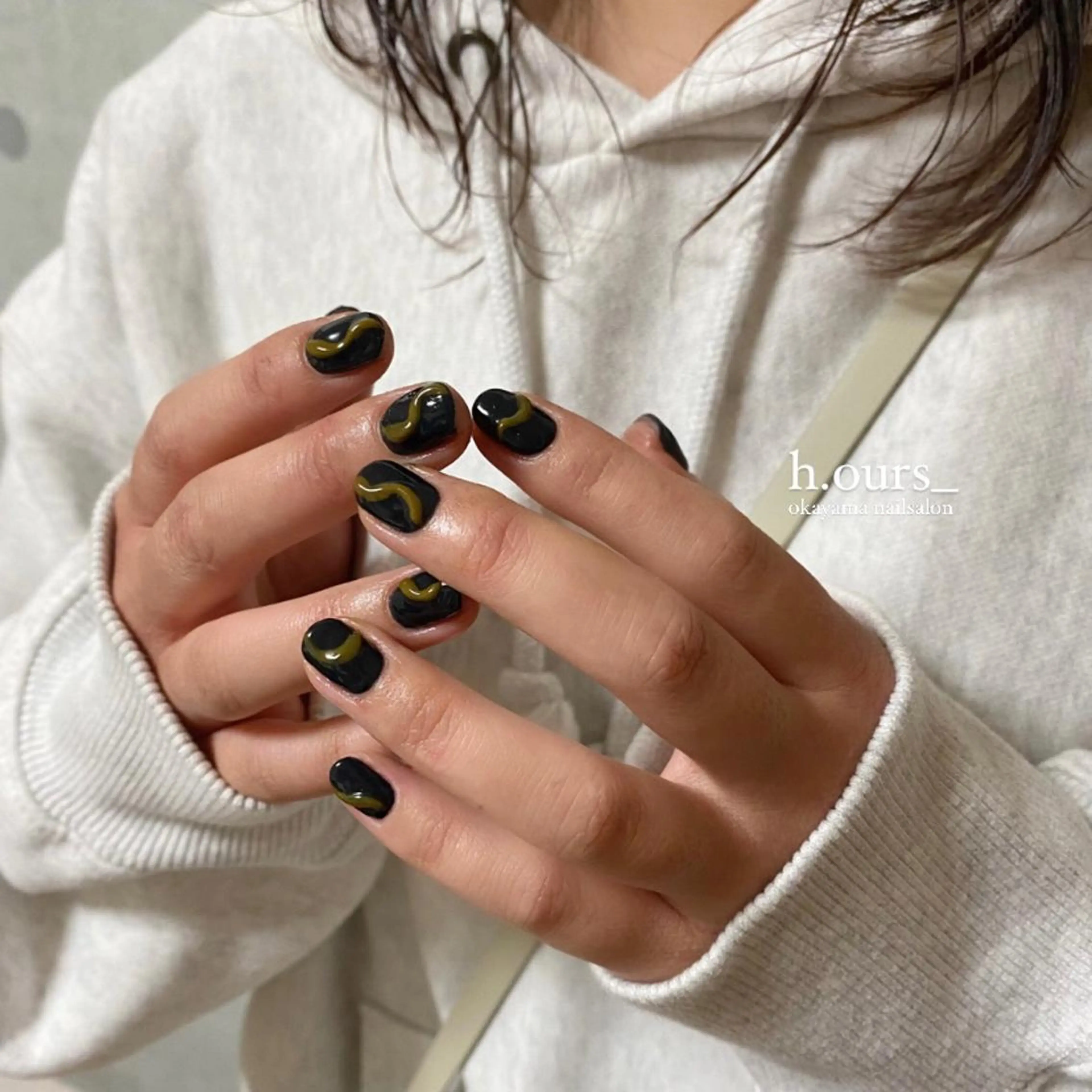 ネイル ネイビー ニュアンスネイル ワンカラーネイル h.ours _のネイルデザイン