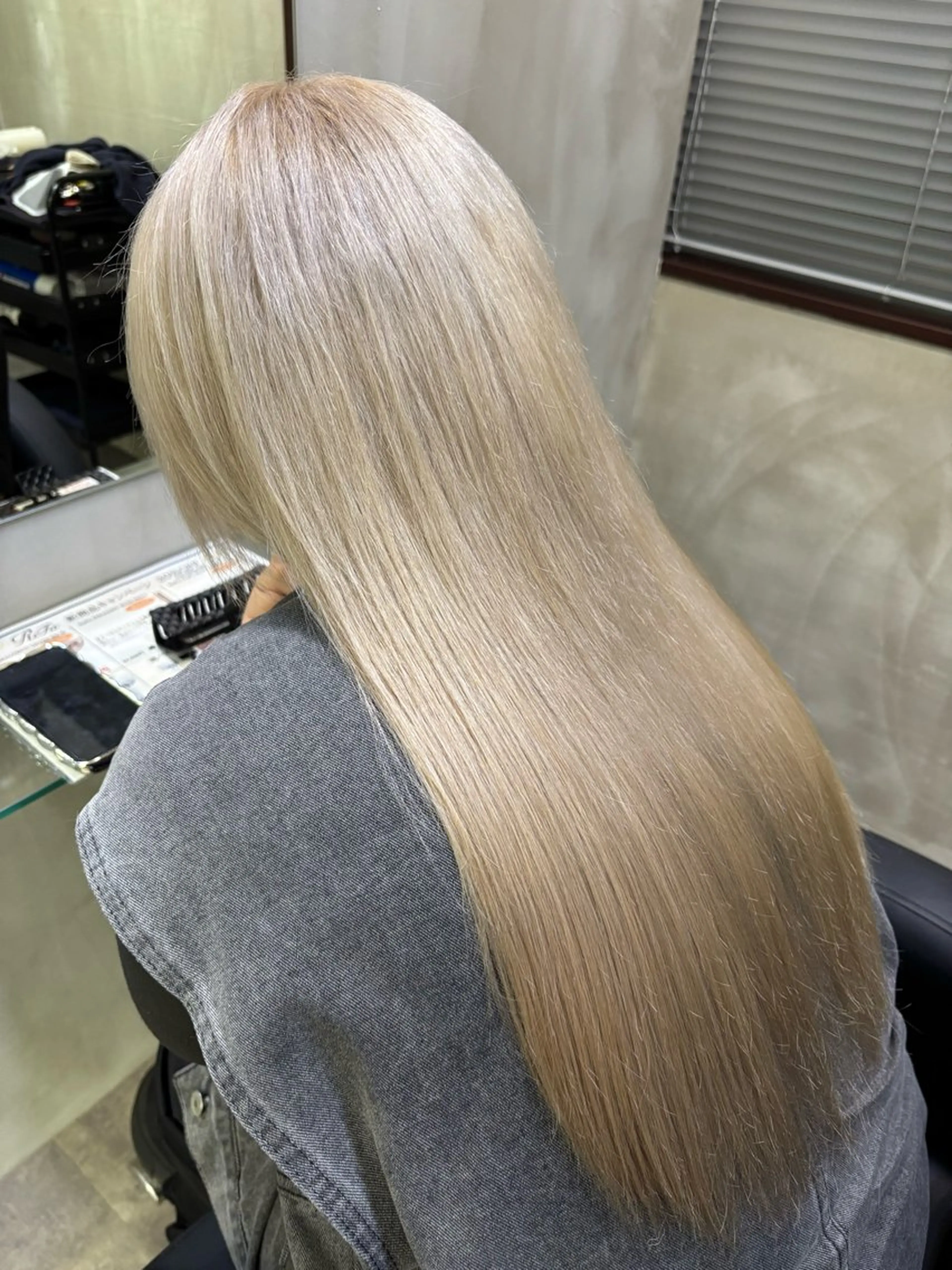 ロング カラー ブロンド 大谷 杏菜のヘアスタイル