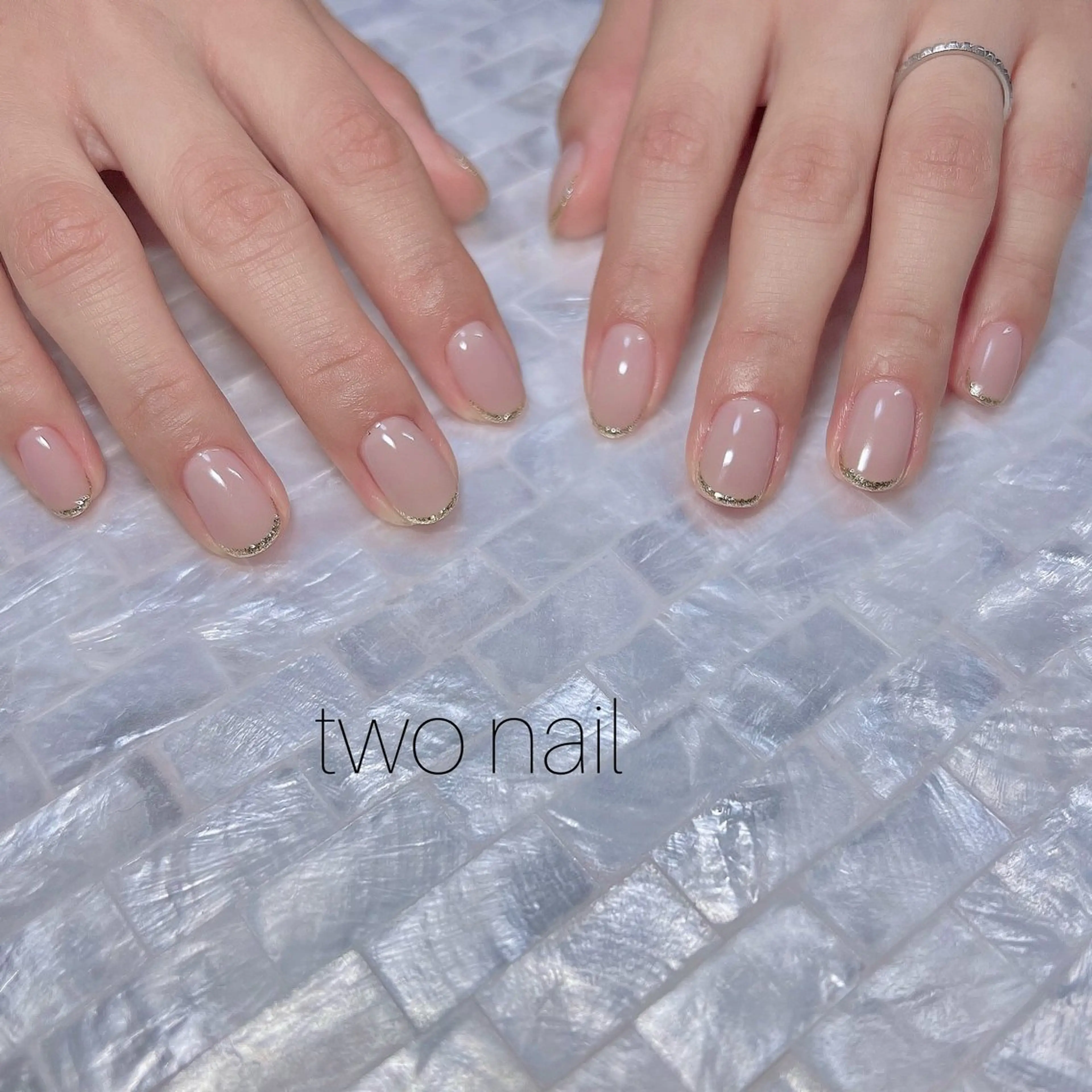 ネイル キラキラネイル ネイルチップ ホワイト ハンドネイル two nailのネイルデザイン