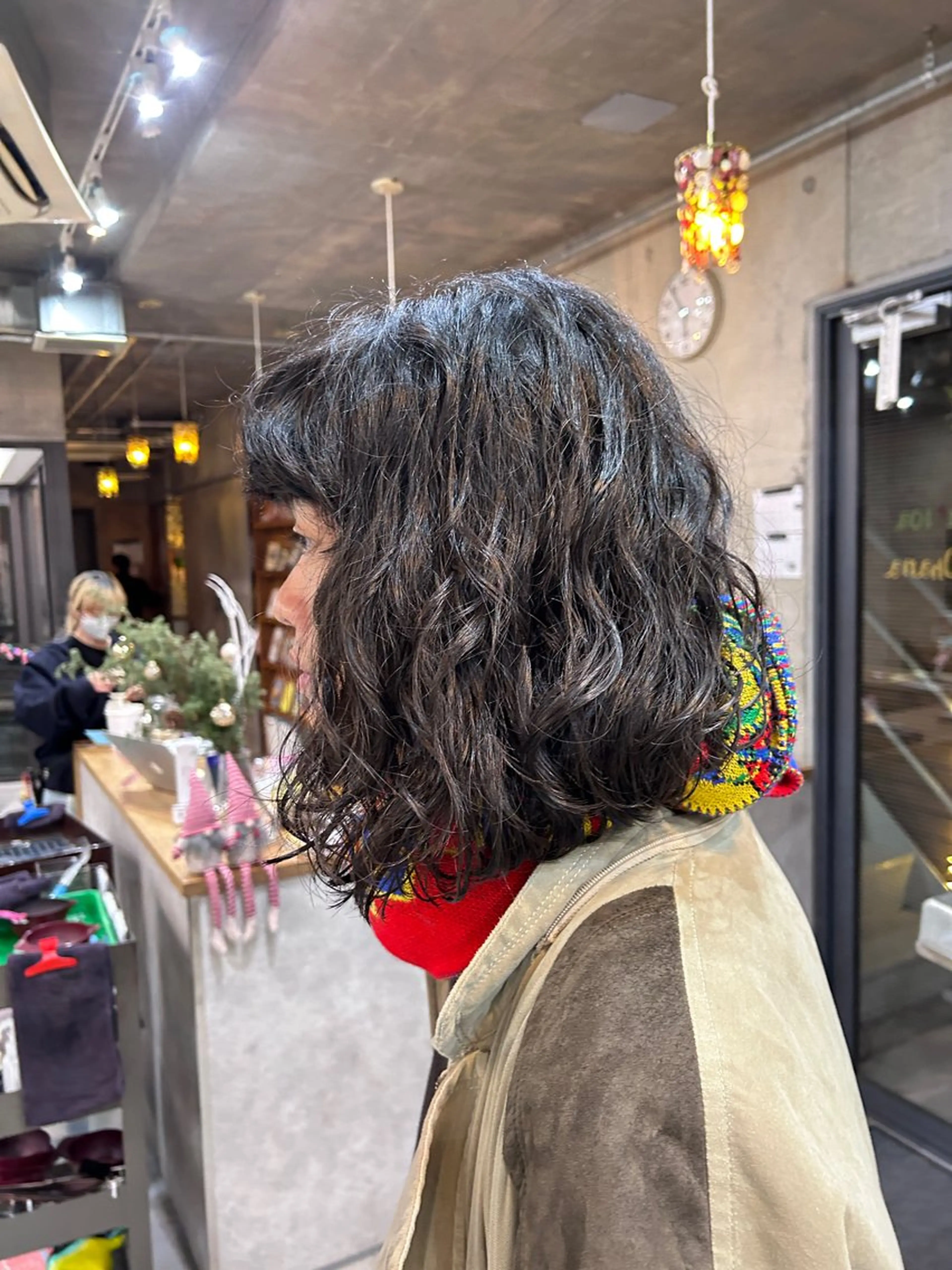 ミディアム パーマ メンズ ミディアムパーマ メンズパーマ メンズパーマ ジンのヘアスタイル