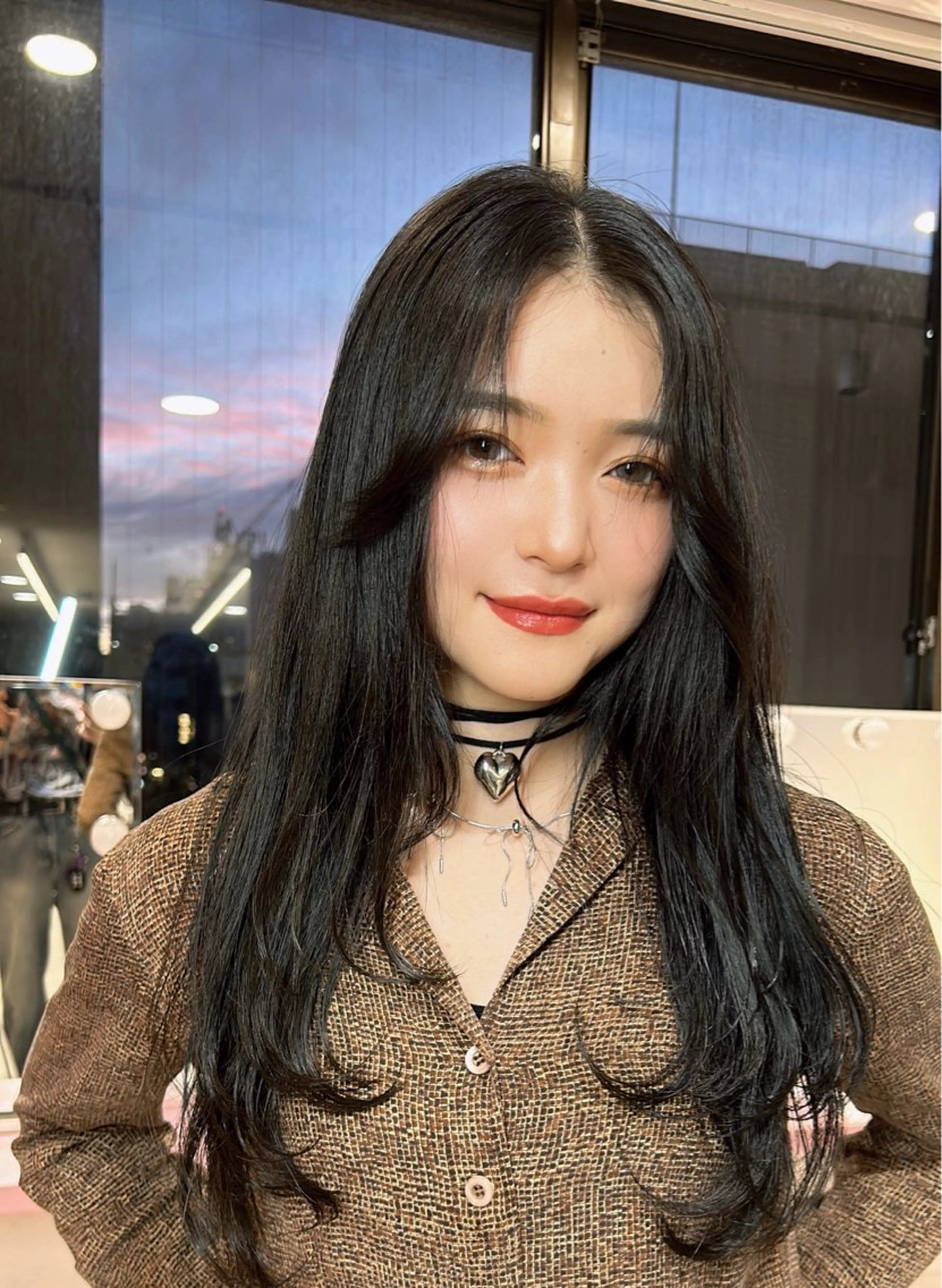 ロング カラー 黒髪 ブルーカラー ブルーブラック ワンホンヘア/ 透明感カラー/ゆうとのヘアスタイル