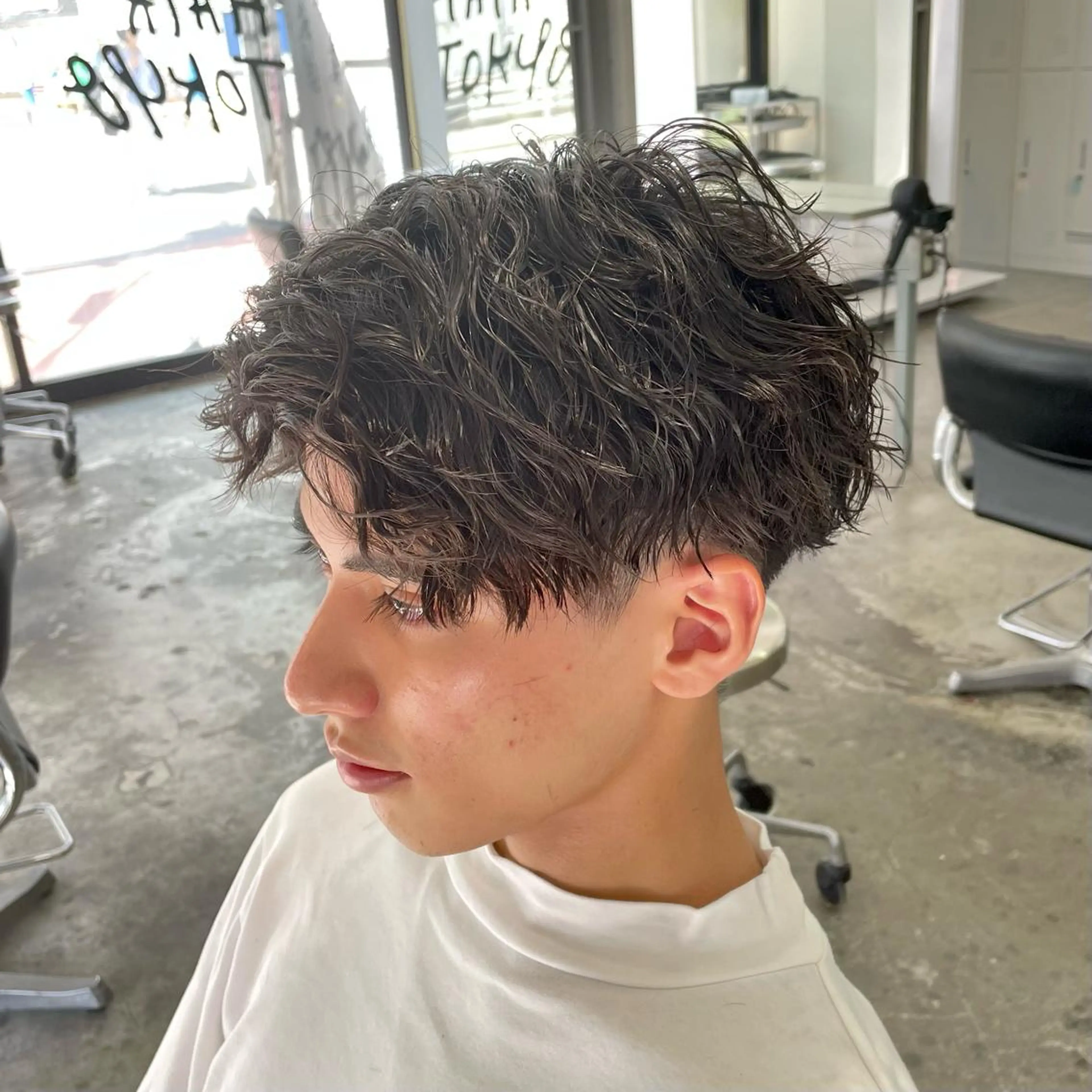 ショート パーマ メンズ センターパート カット パーマ メンズ特化美容師/ 藤戸 椋のヘアスタイル