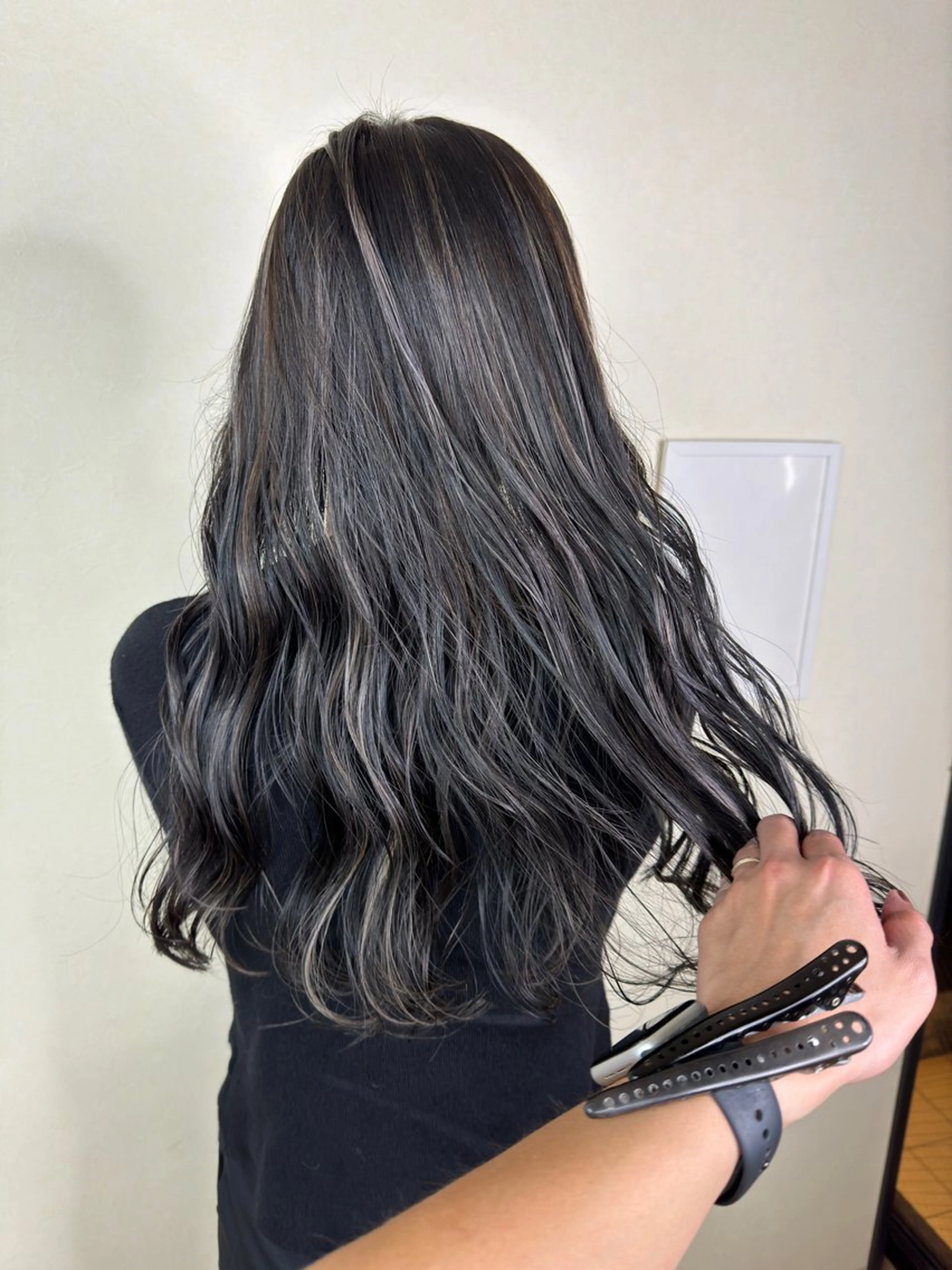 ロング カラー グレージュ ハイライトカラー ハイライト ハイライトカラー✨ グレージュ✨鎌倉光洋のヘアスタイル